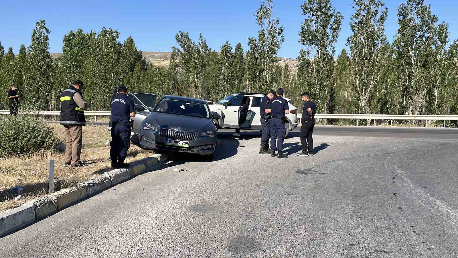 Seyir halindeki araca arkadan çarptı: 5 yaralı