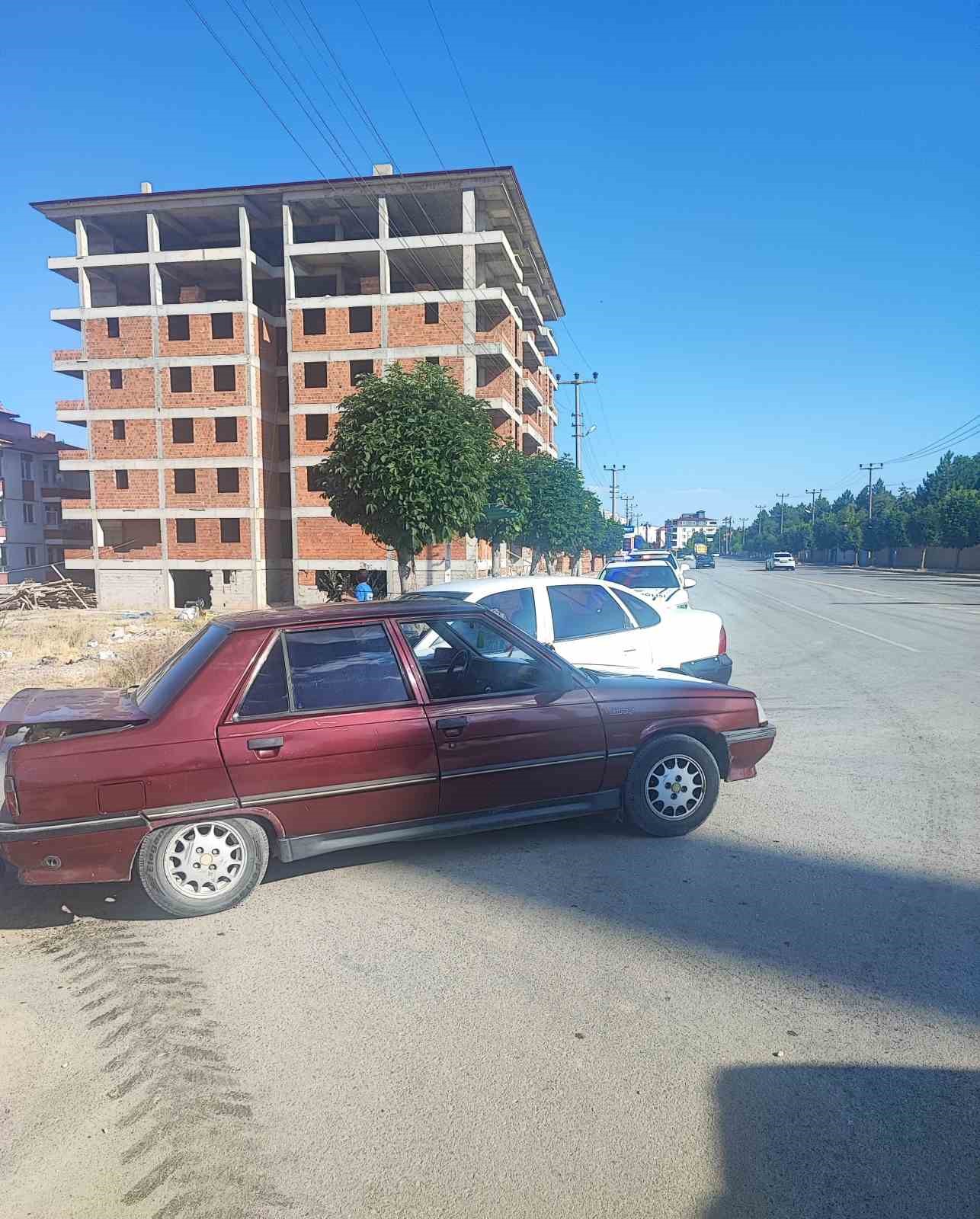 Çorum’da üç otomobil çarpıştı: 3 yaralı