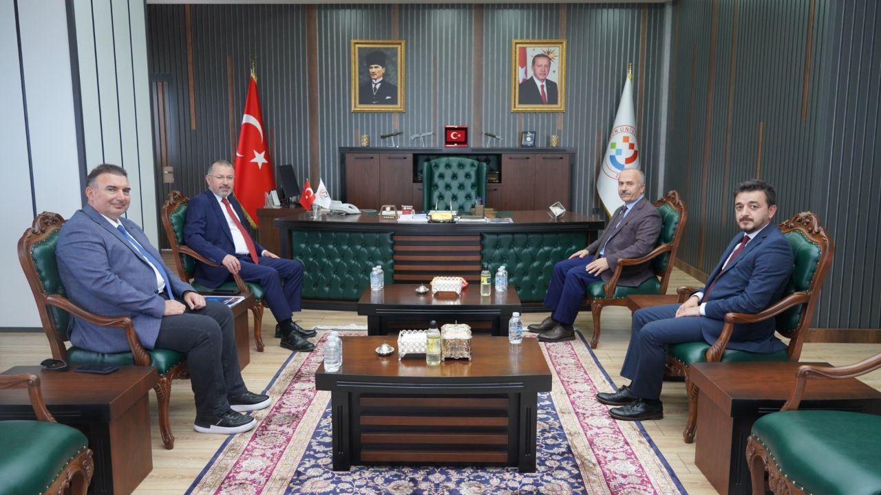 KB&Uuml; İle Trabzon &Uuml;niversitesi arasında Sosyalfest iş birliği protokol&uuml; imzalandı
