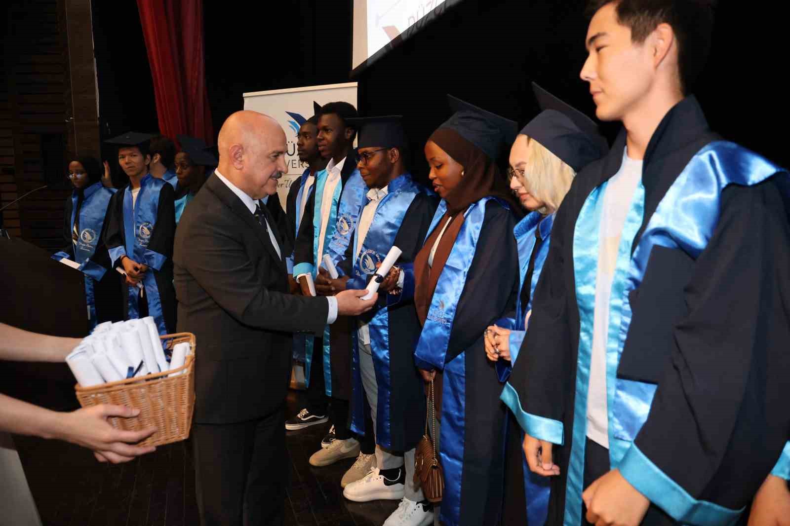 13 farklı &uuml;lkeden 63 &ouml;ğrenci T&uuml;rk&ccedil;eyi &ouml;ğrendi
