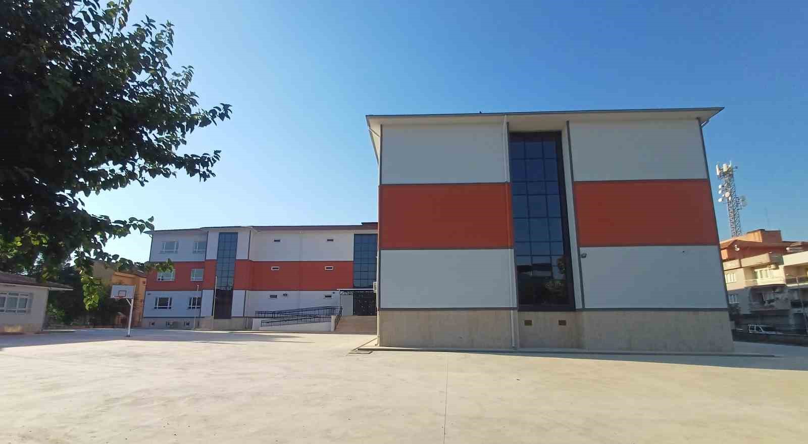 Kaymakam Taş, K&ouml;şk Adnan Menderes İlkokulu inşaatında incelemede bulundu
