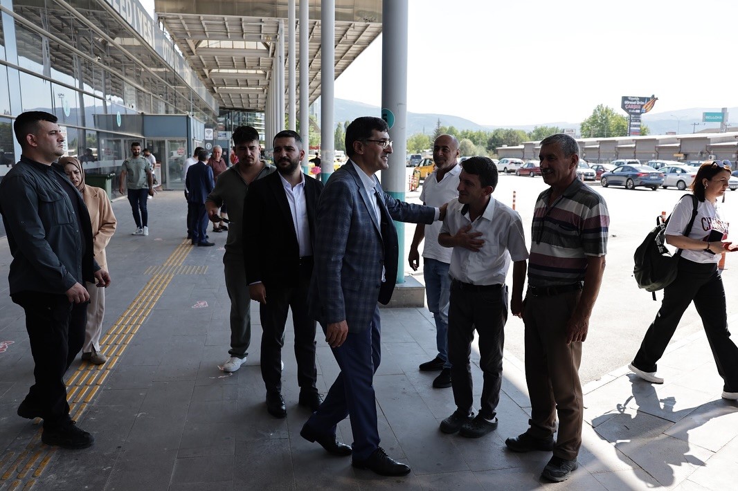 Kütahya Belediye Başkanı Eyüp Kahveci, otobüs terminalinde incelemelerde bulundu