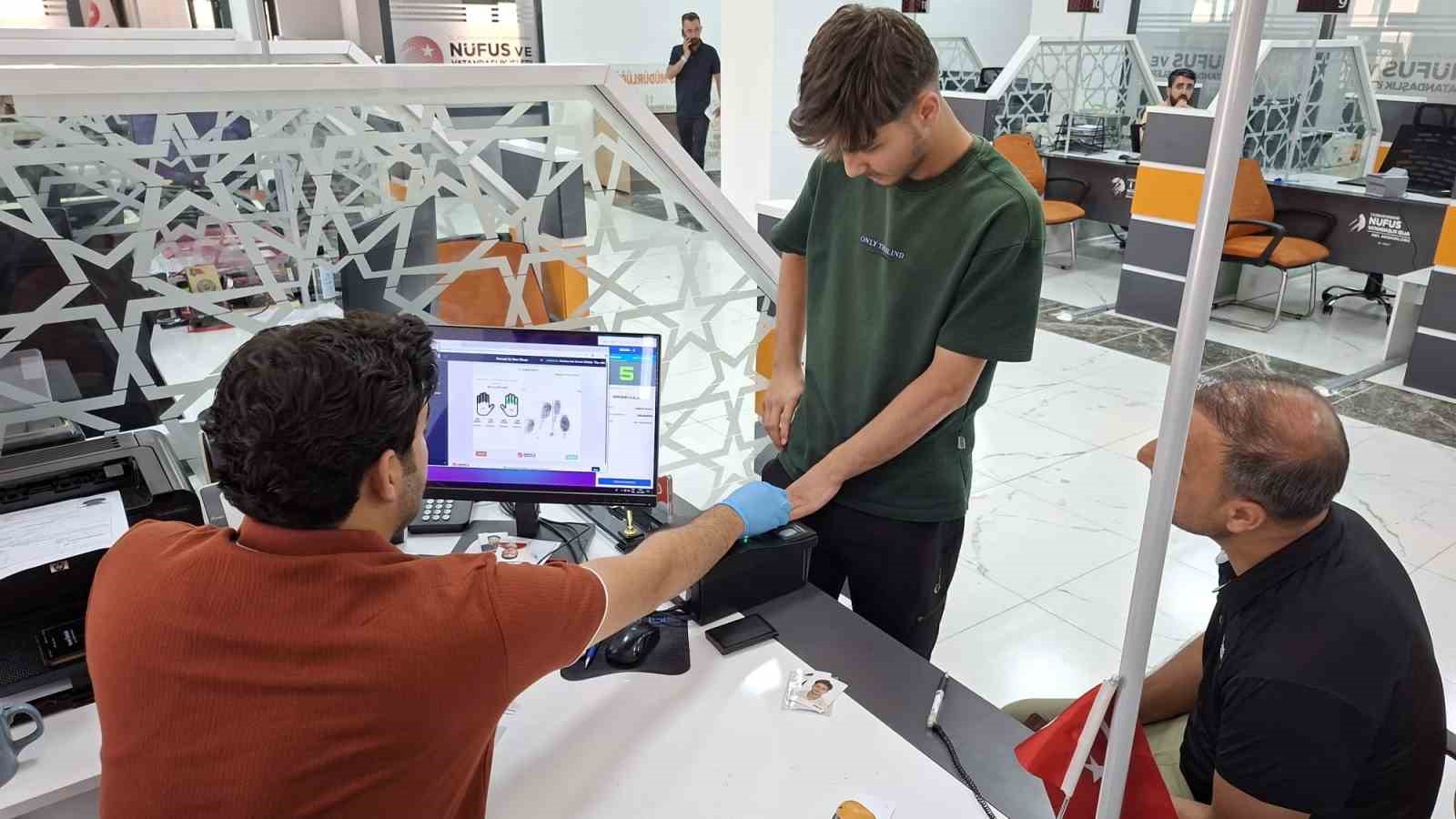 Tuşba Nüfus Müdürlüğü yeni binasında hizmete başladı