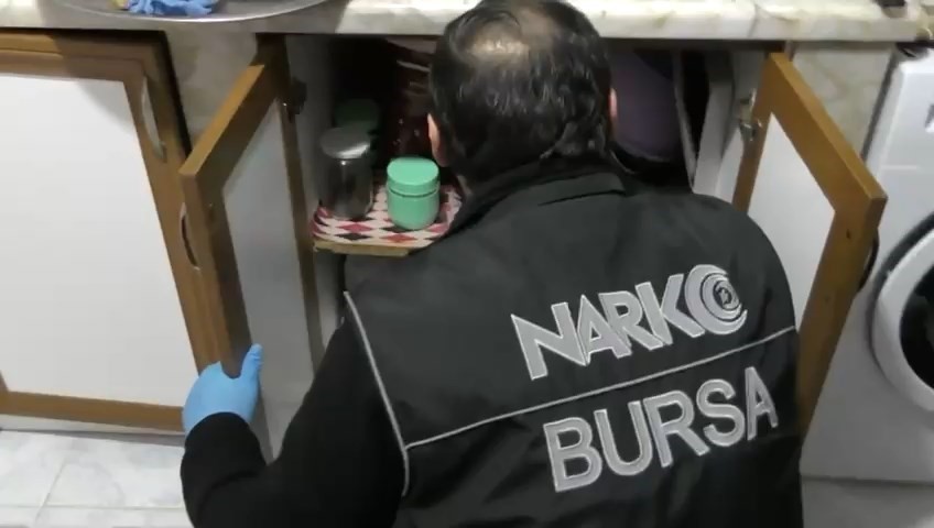 21 ilde dev operasyon: 318 adrese baskın, 304 torbacı yakalandı