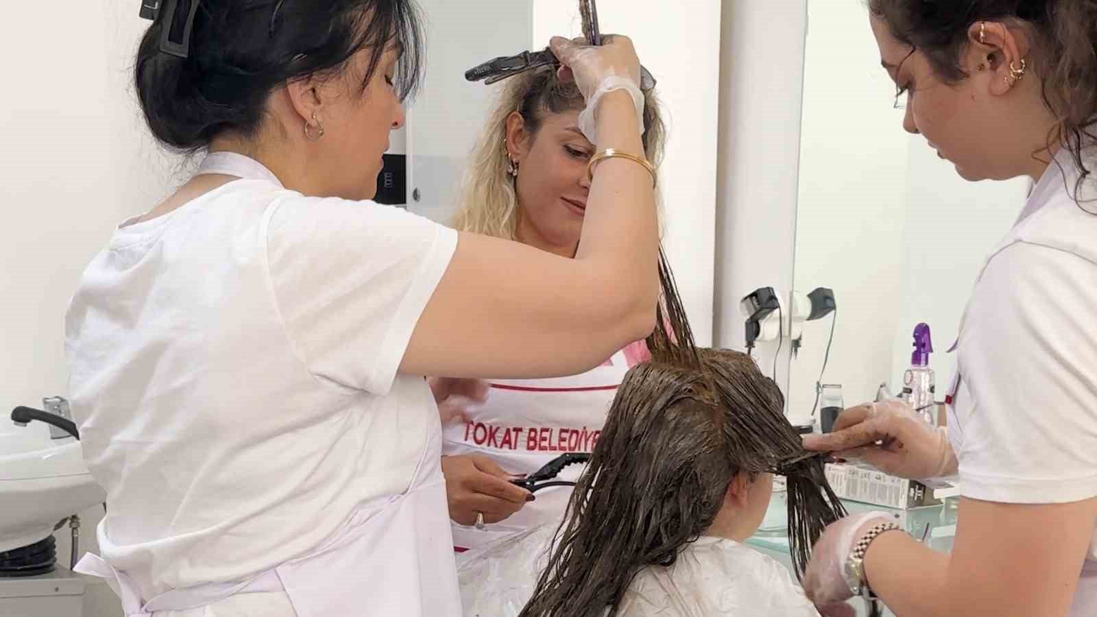 Tokat Belediyesi’nden 65 yaş üzeri kadınlara ücretsiz kuaför hizmeti