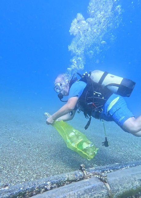 Denizden çıkan atıklar profesörü sinirlendirdi: "Deve kuşu gibi kafasını kuma gömüyor ama vücudu dışarıda"