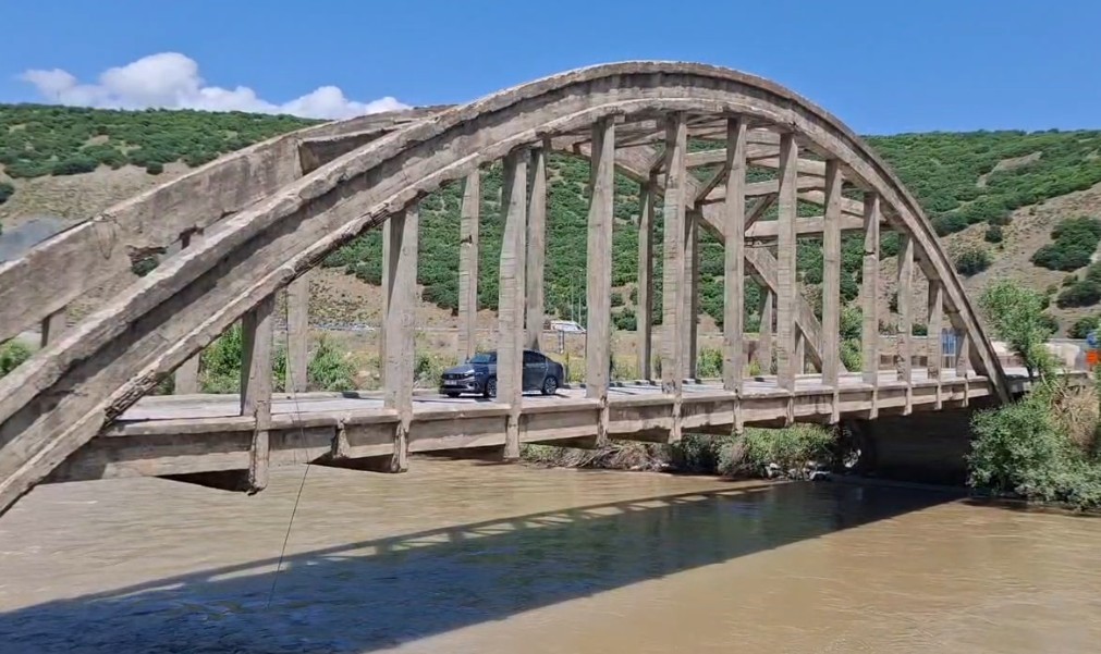 Pülümürlüler depremde yıkılma riski bulunan Mutu Köprüsü’nün yenilenmesini istiyor