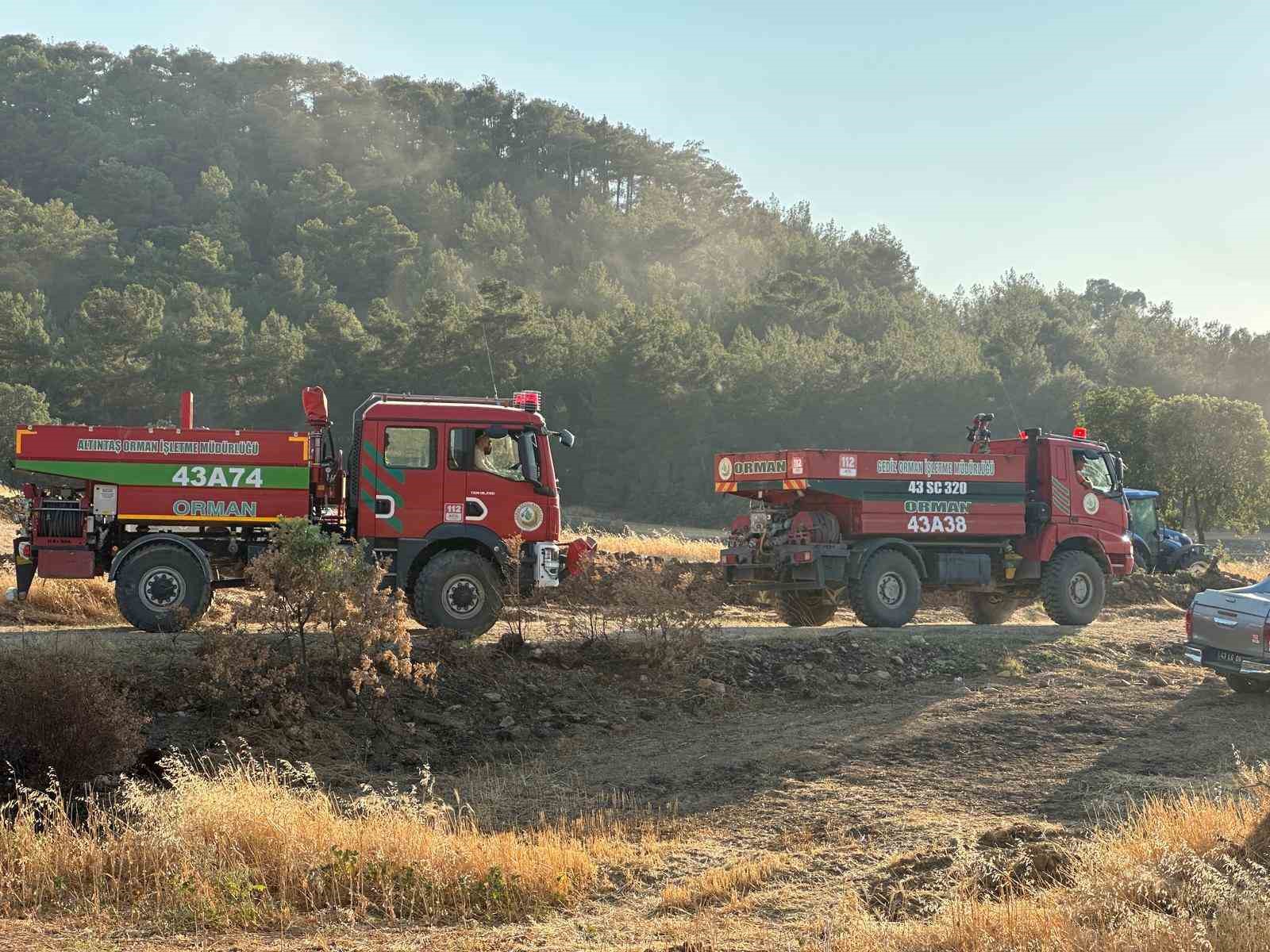 Uşak&rsquo;ta ormanlık alana sı&ccedil;rayan yangın kontrol altına alındı
