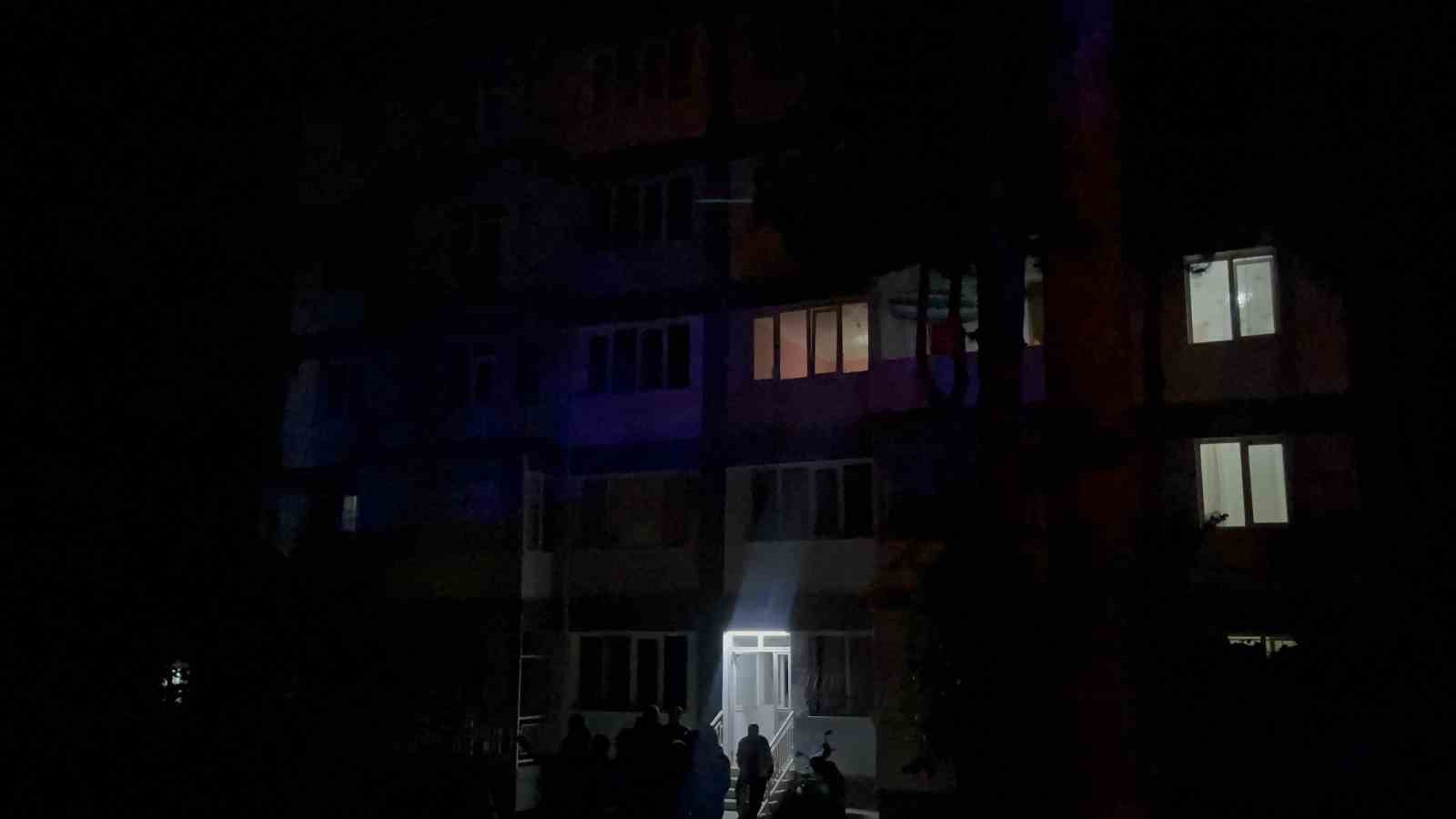 Gece yarısı yapılan asılsız ihbar mahalle sakinlerini sokağa döktü
