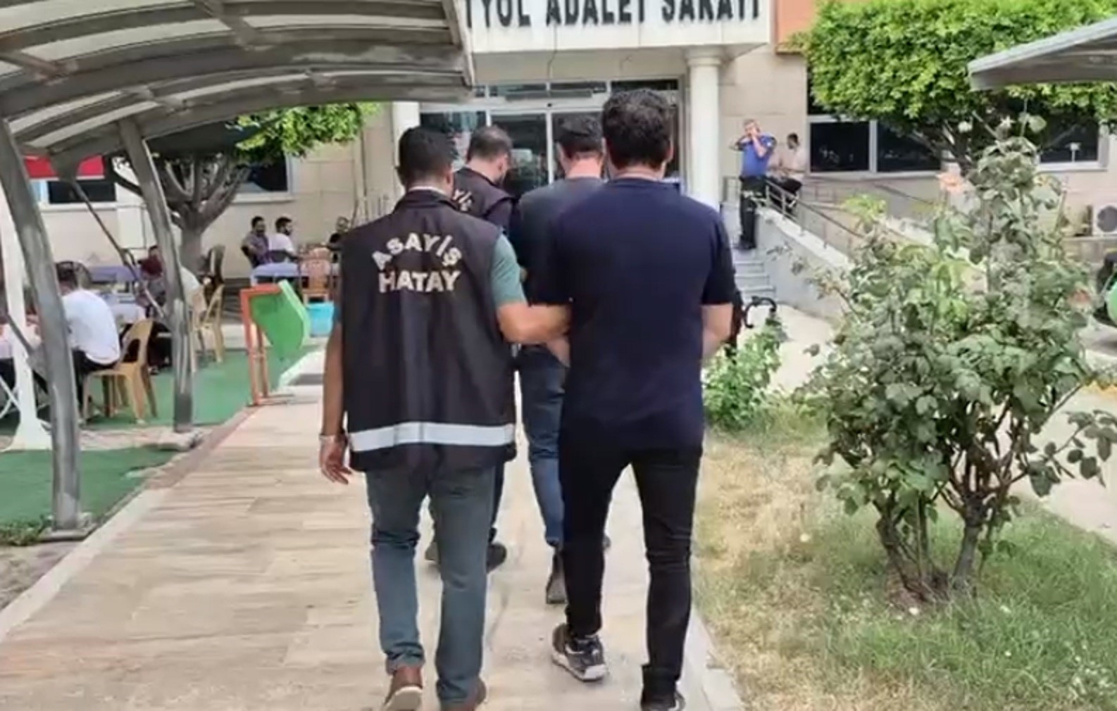 Dörtyol’da hapis cezası ile aranan 2 kişi yakalandı