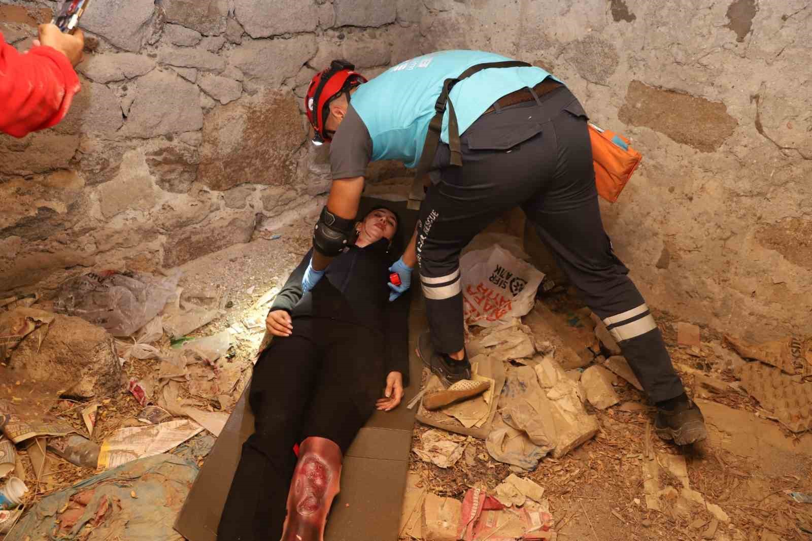 4 ilden 125 personelin katılımıyla enkazda arama kurtarma tatbikatı
