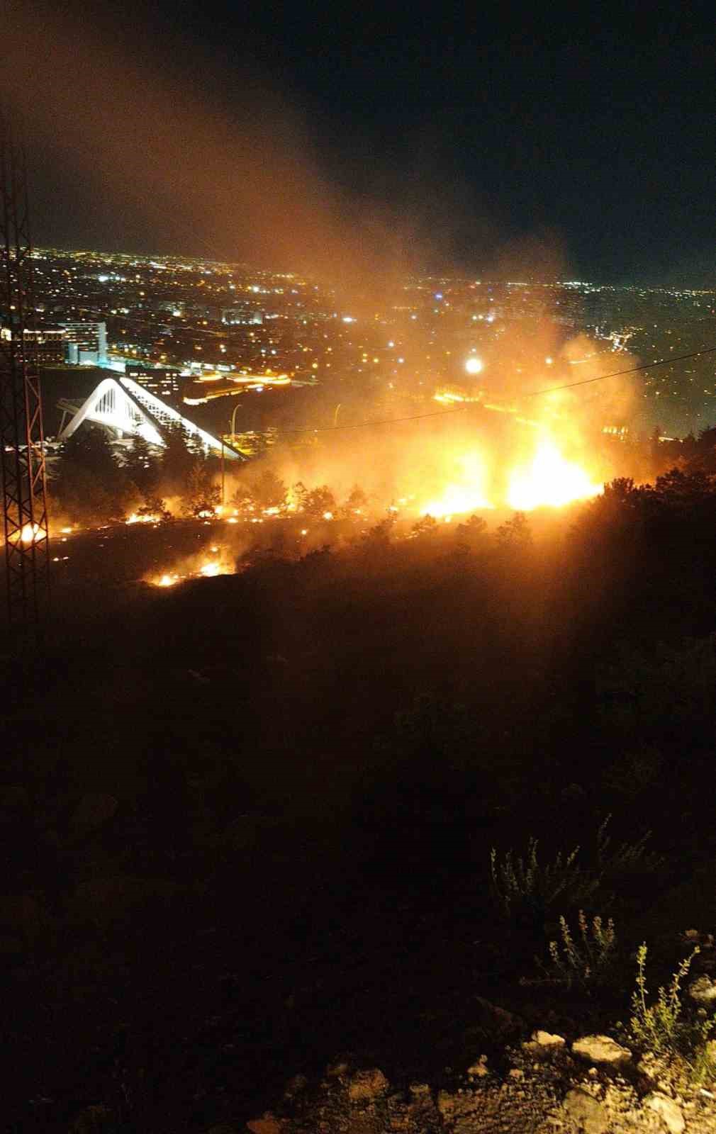 Konya&rsquo;da havai fişek atarak yangına sebep olan 3 şahıs g&ouml;zaltına alındı
