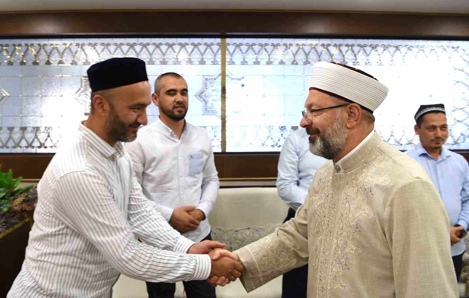 Diyanet İşleri Başkan Erbaş, T&uuml;rk devletlerinden gelen akademisyen ve &ouml;ğrencilerle buluştu
