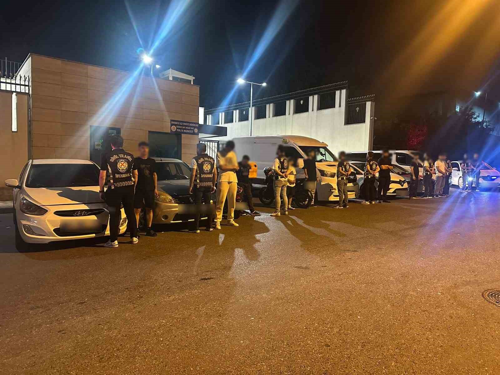 &Uuml;mraniye&rsquo;de konvoy yapan 9 s&uuml;r&uuml;c&uuml;ye 165 bin 795 TL para cezası kesildi
