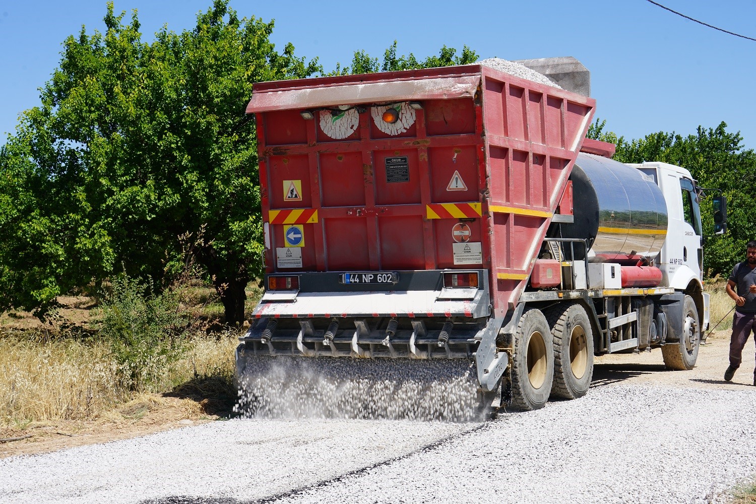 Yeşilyurt Belediyesi, kırsalda ulaşımı kolaylaştırıyor