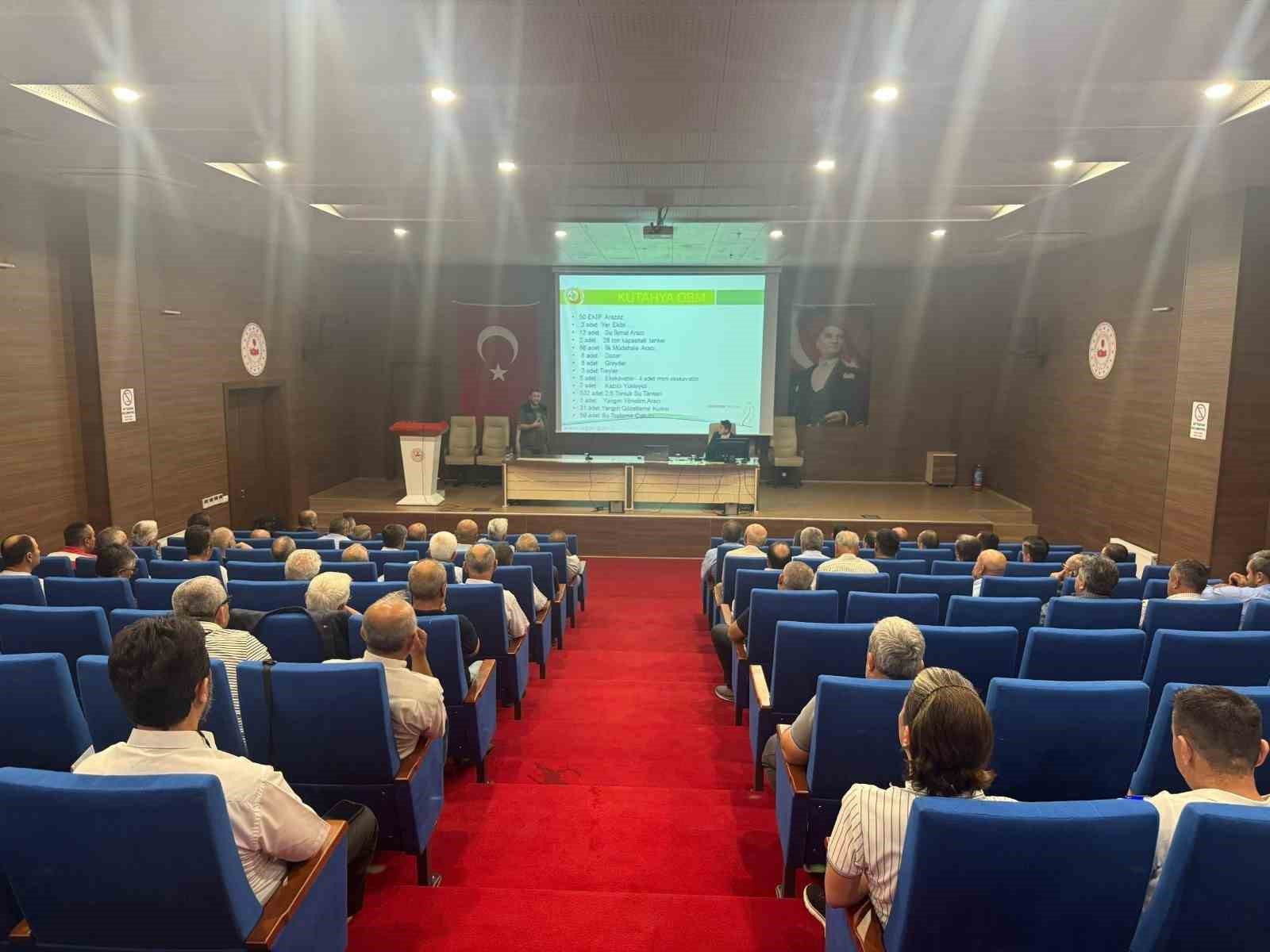 Tavşanlı’da muhtarlara ve biçerdöver sahiplerine yangınla mücadele eğitimi