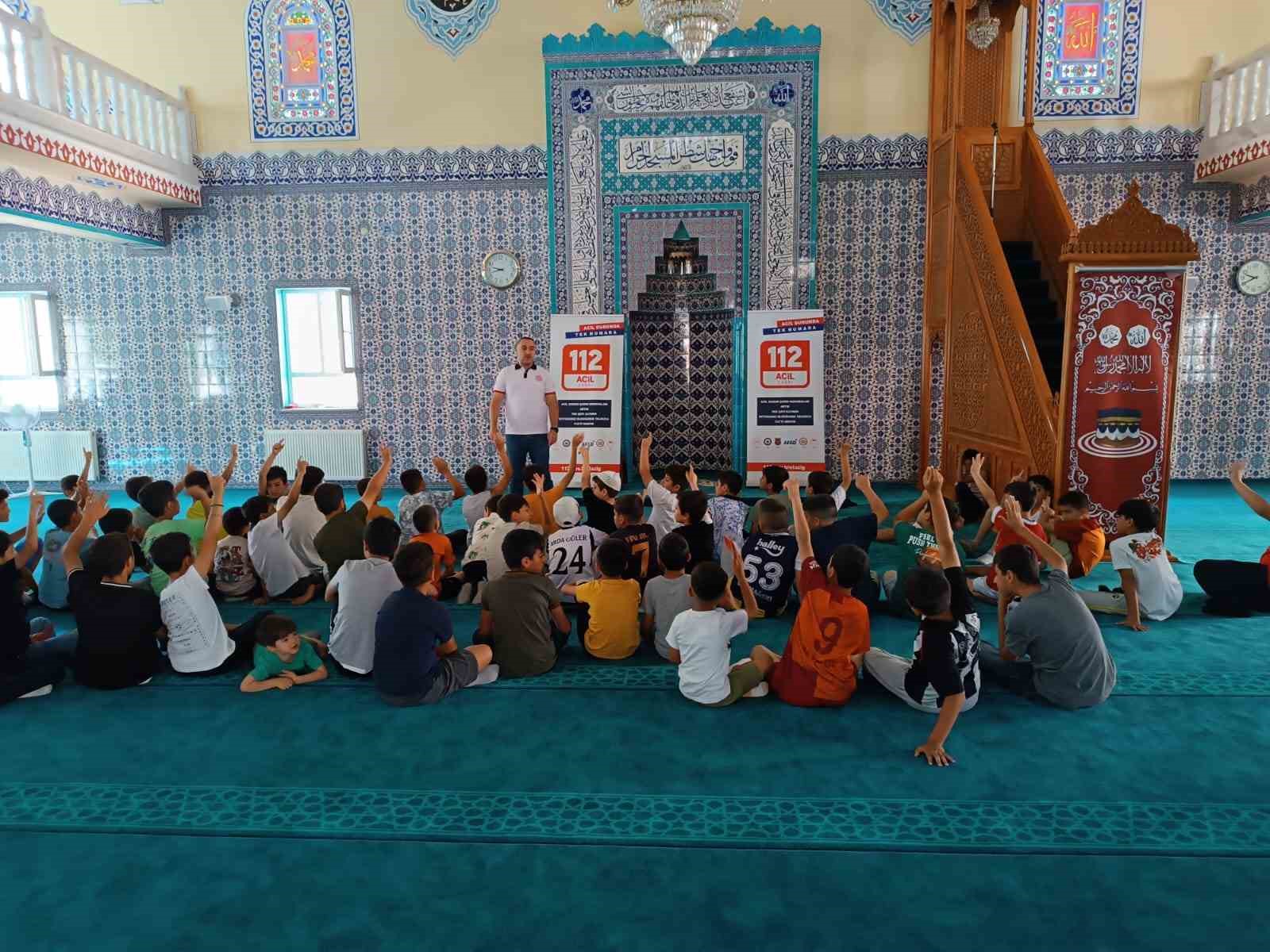 Elazığ’da 112 ekipleri yaz Kur’an kursu öğrencilerini bilgilendirdi