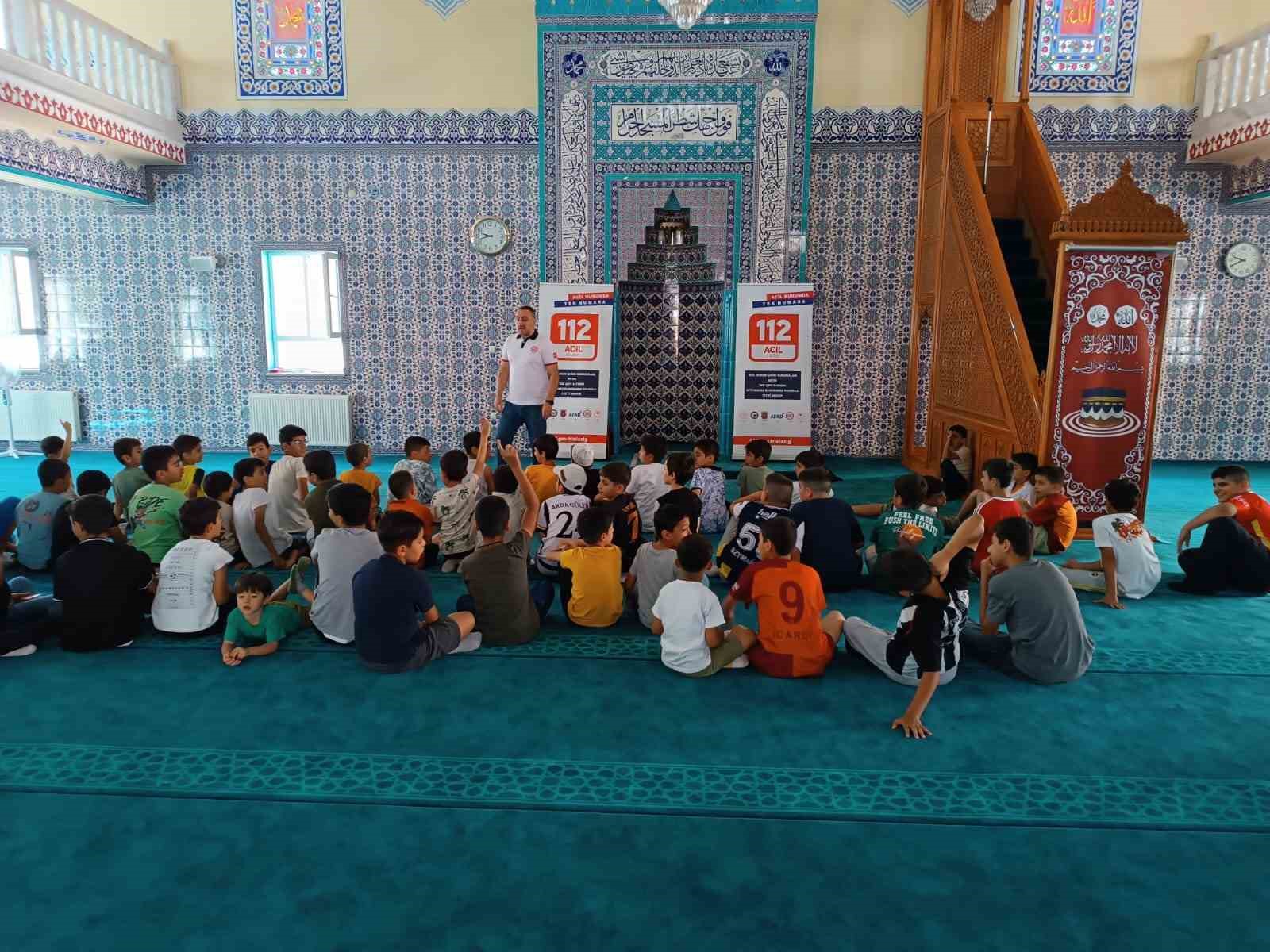 Elazığ&rsquo;da 112 ekipleri yaz Kur&rsquo;an kursu &ouml;ğrencilerini bilgilendirdi
