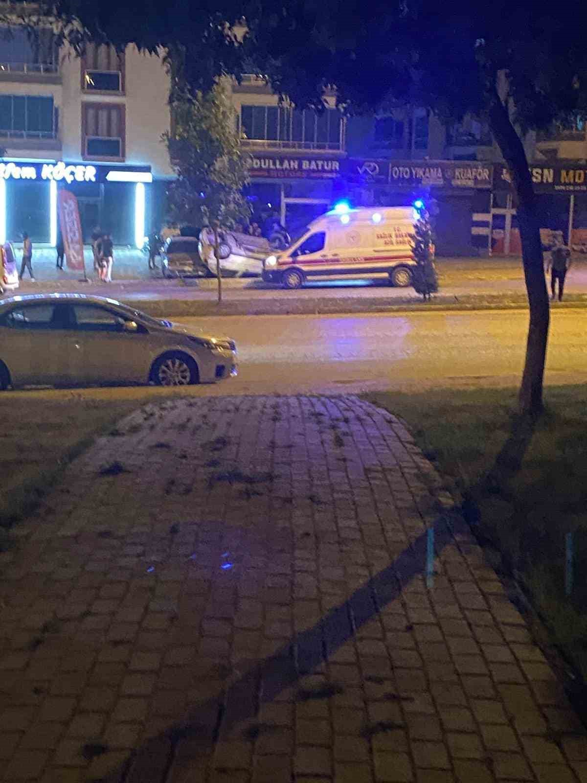 Elazığ&rsquo;da takla atan otomobil, park halindeki ara&ccedil;lara &ccedil;arptı
