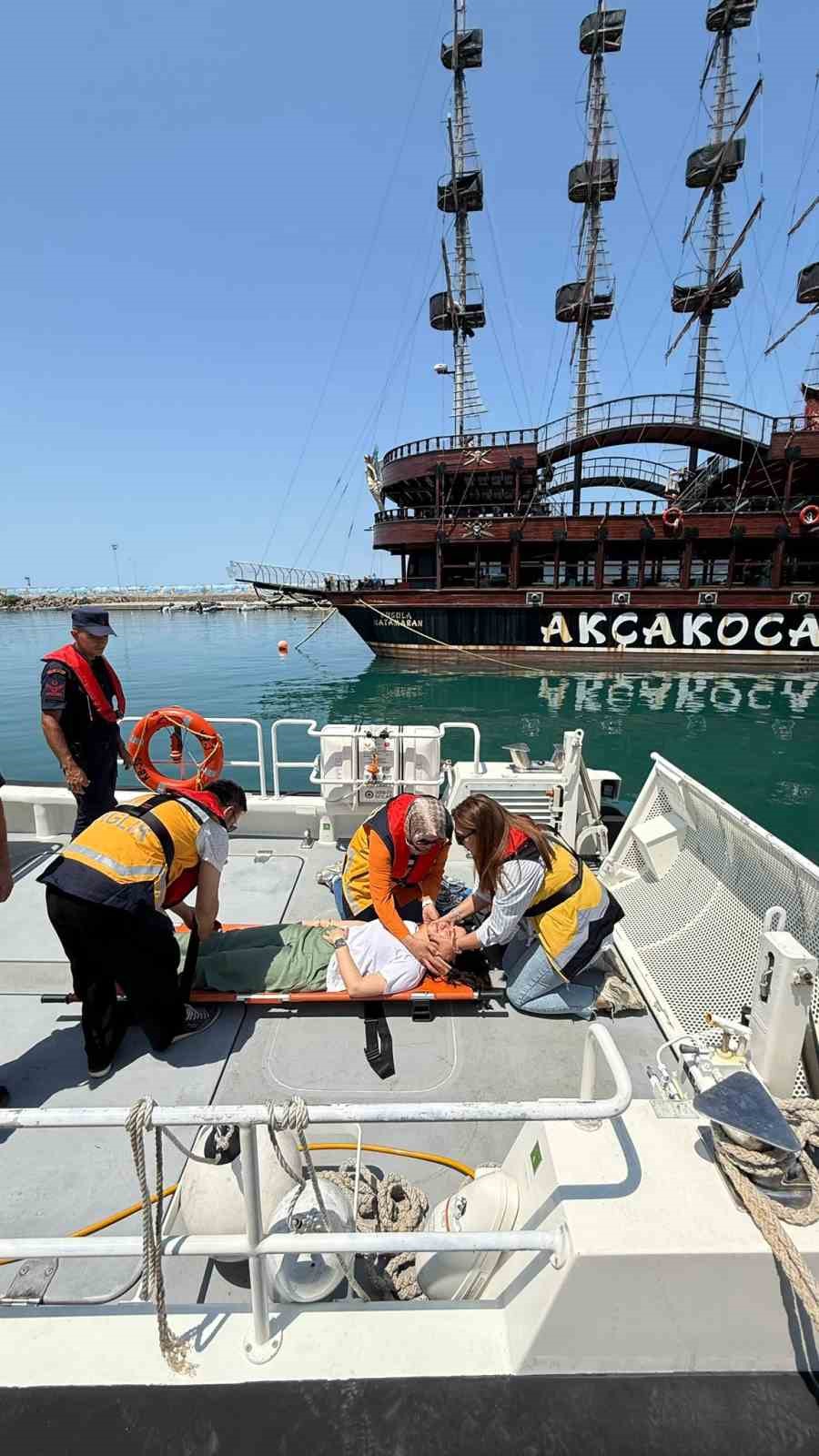 Denizden tıbbi tahliye eğitimi verildi
