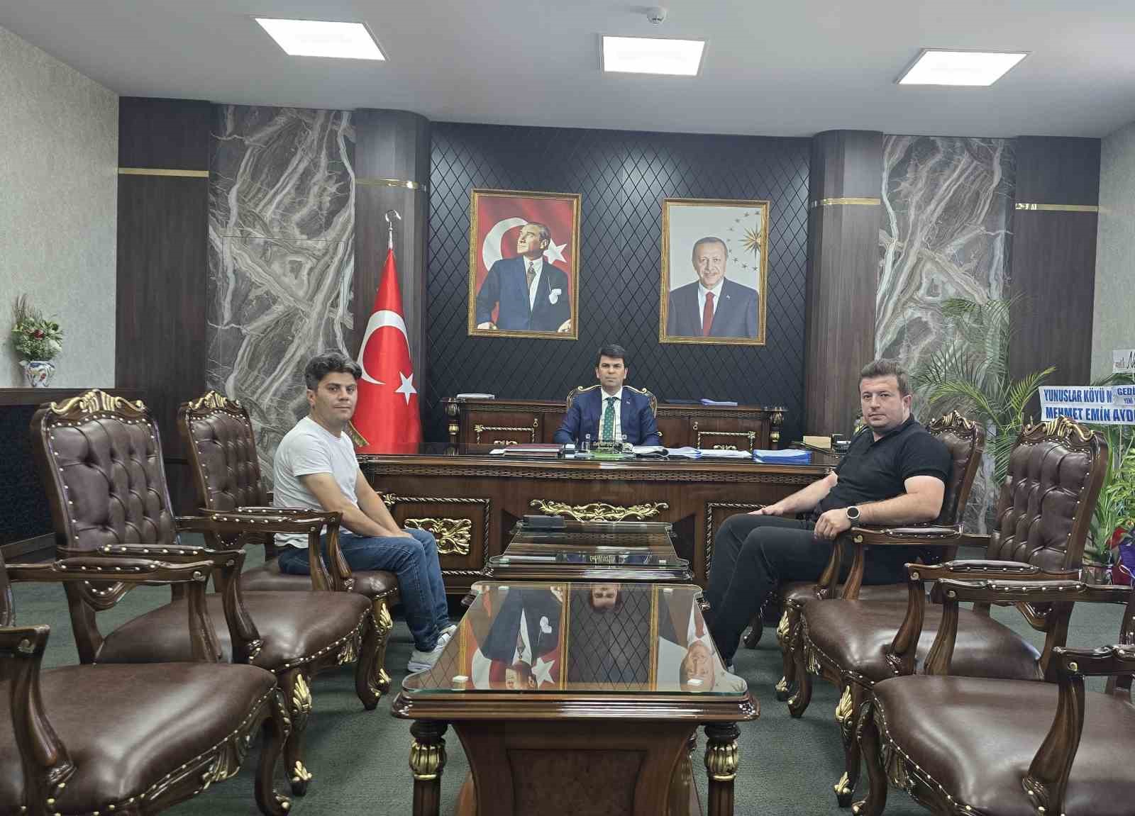 Gediz Kaymakamı Emrah Uzun g&ouml;revine başladı
