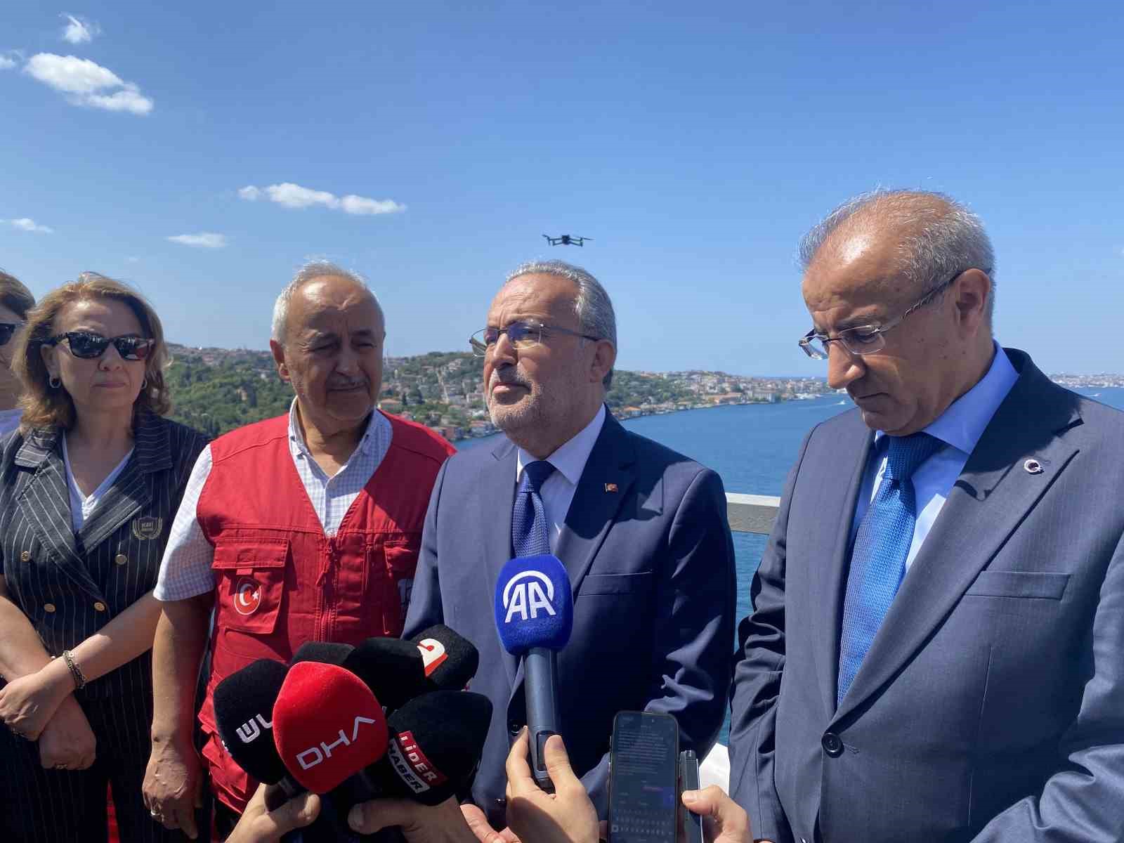 15 Temmuz Şehitler Köprüsü’ne dev Türk bayrağı asıldı