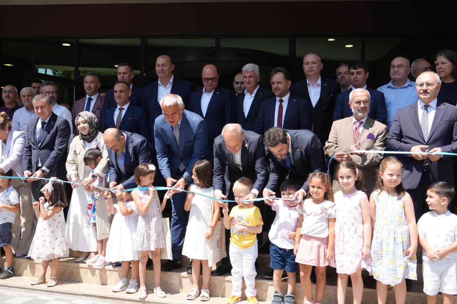 Bakan Ersoy: "Kütüphanelerimiz, ülkemizin gelişimine yalnızca eşlik eden değil, ona yön veren proaktif yapılar olarak katkı sunacaklardır"