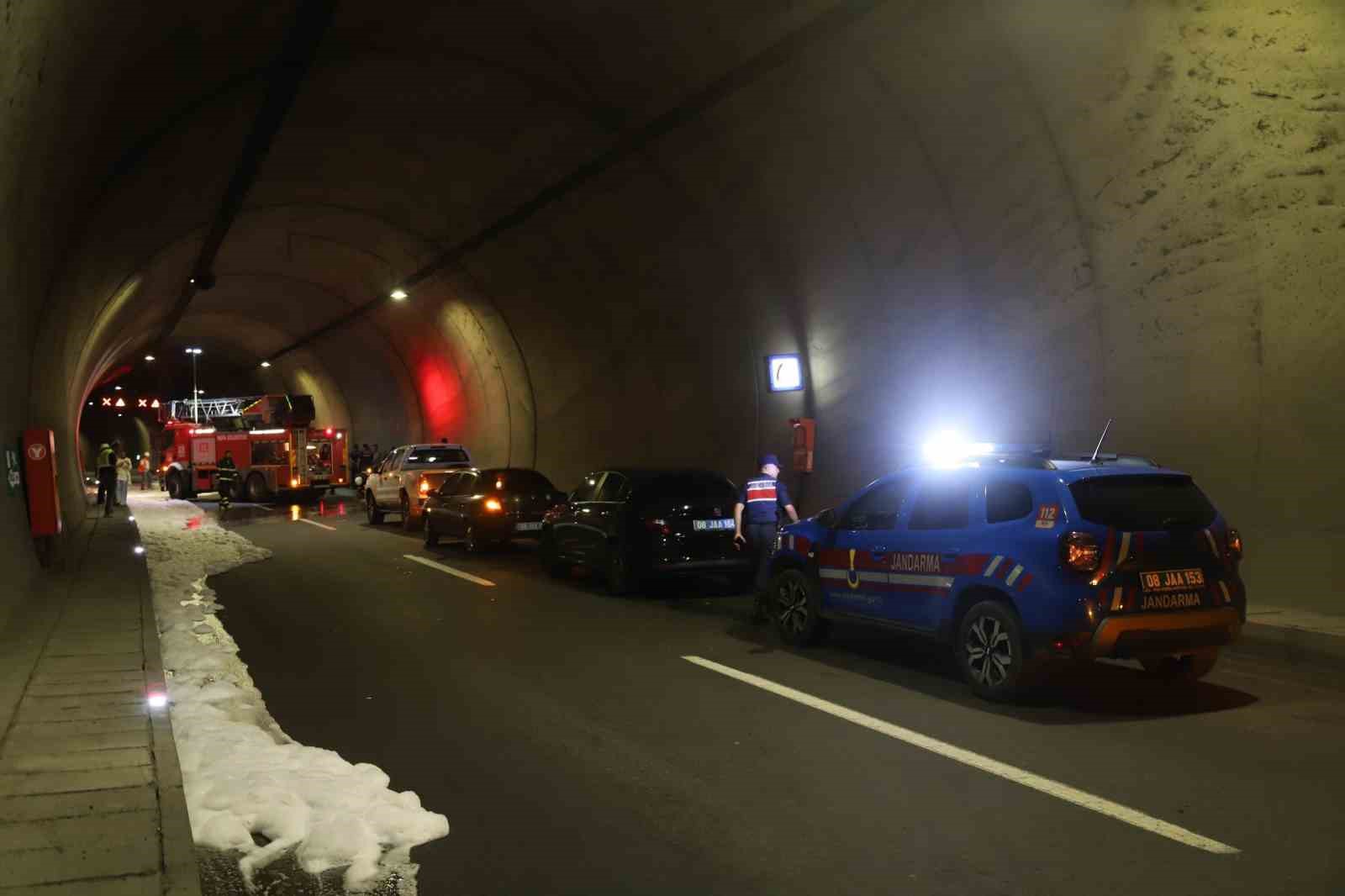 Artvin’de tüneldeki yangın tatbikatı gerçeğini aratmadı