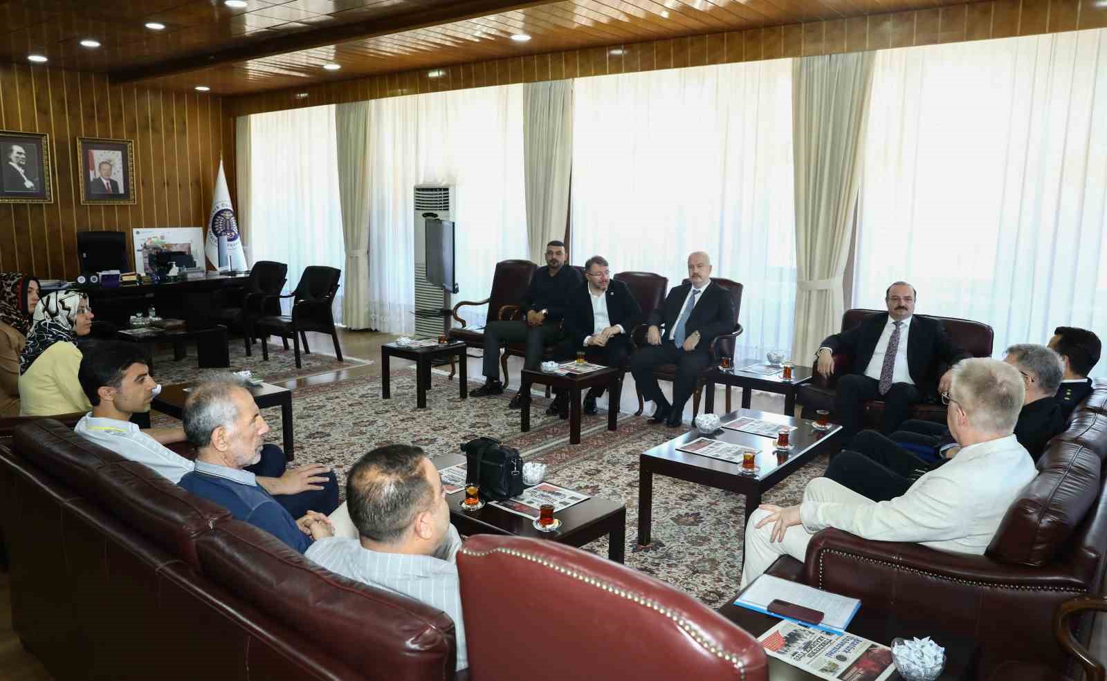 Türkiye-Rusya ilişkileri Atatürk Üniversitesi’nde masaya yatırıldı
