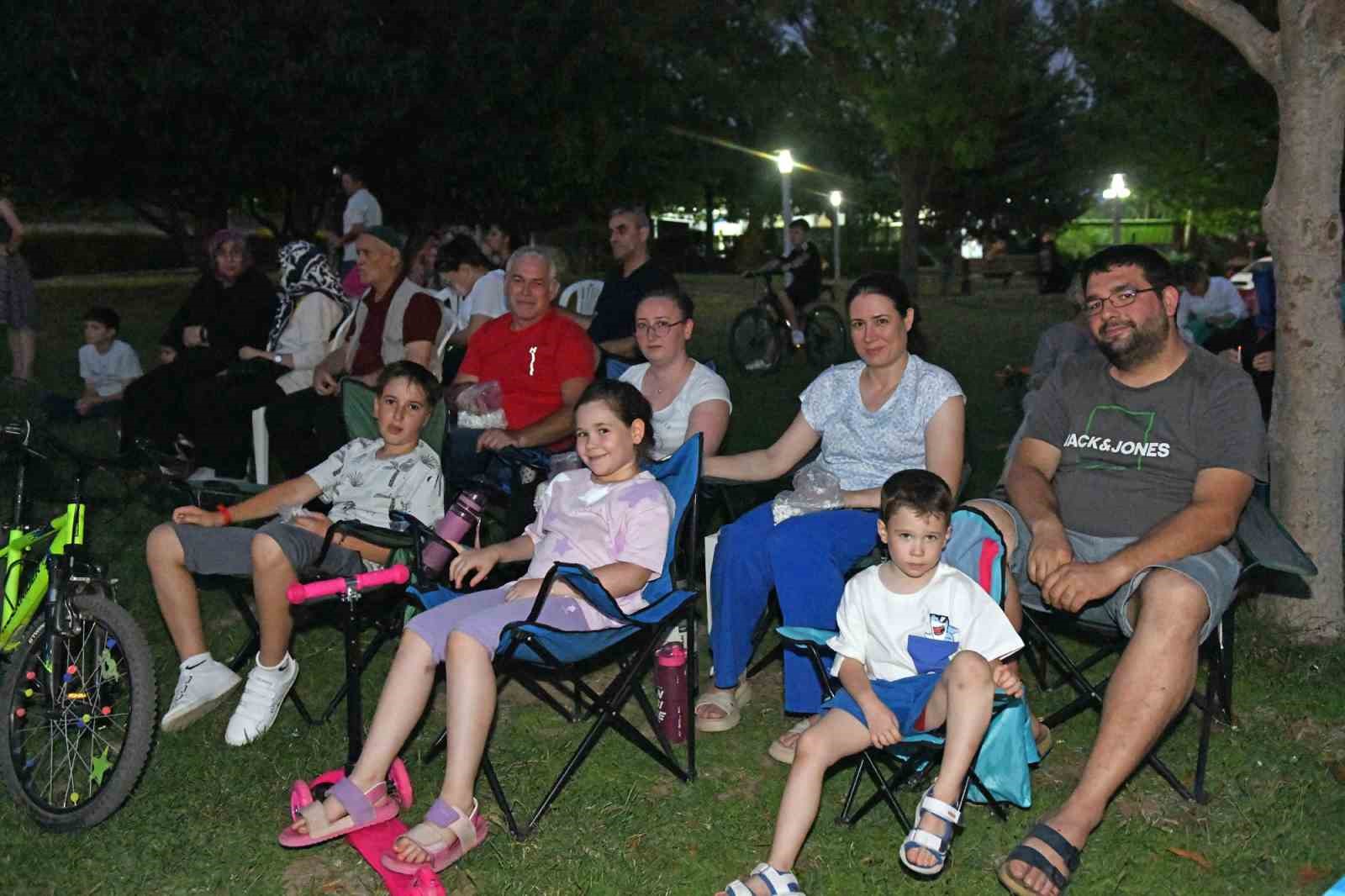 Osmangazi&rsquo;de çocuklar açık hava sinemasında buluştu