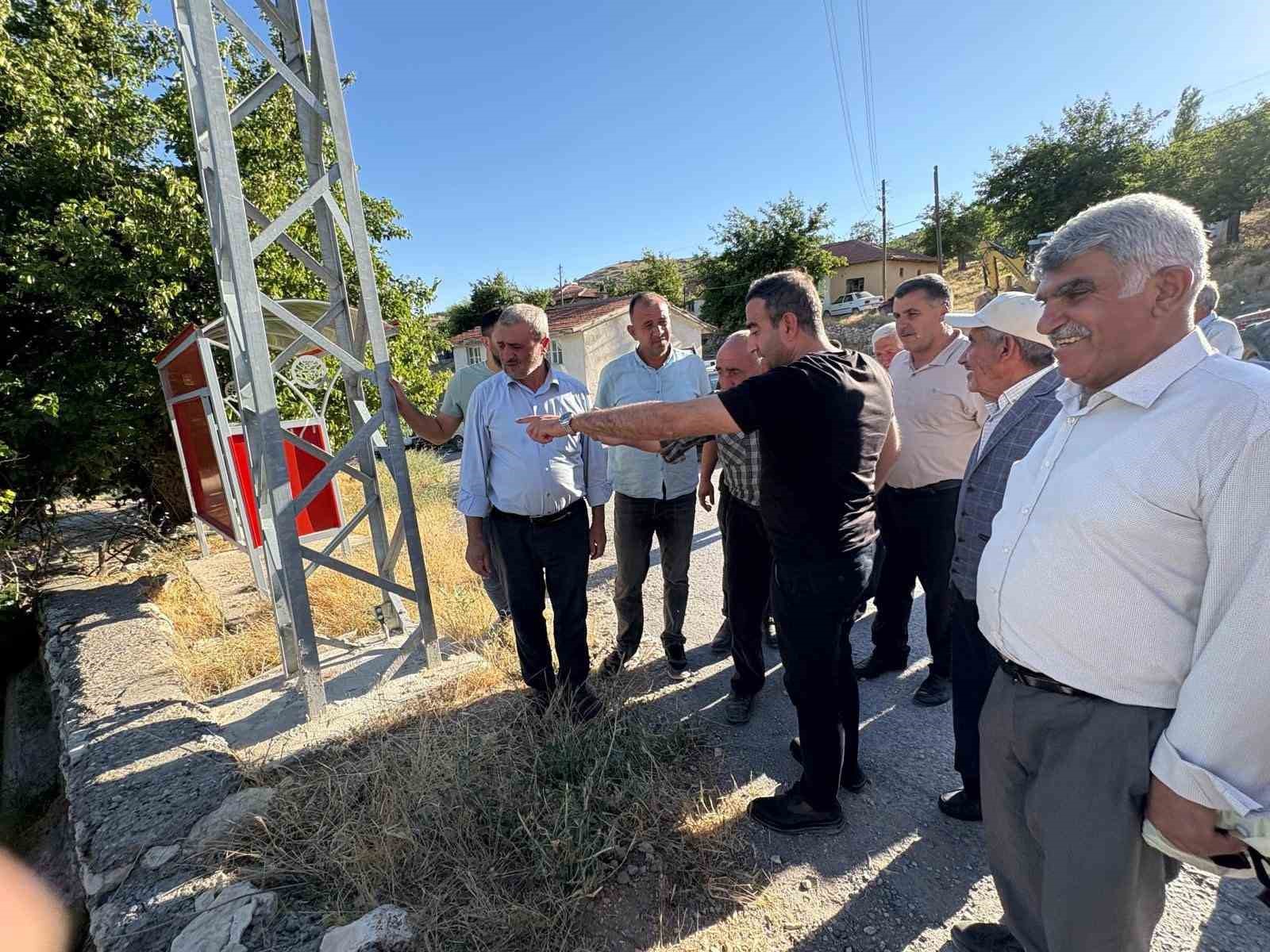 Bakan Uluta mahalle ziyaretlerini srdryor
