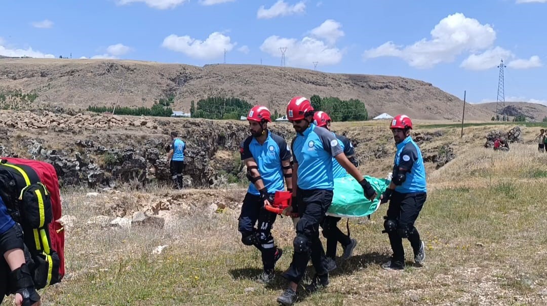 Van’da düşmeye bağlı yaralanan vatandaşları kurtarma tatbikatı
