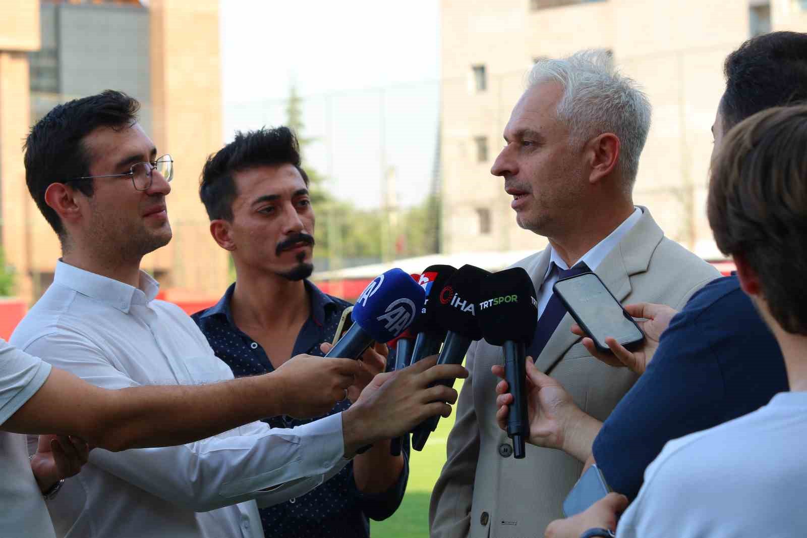Ali Ekber Düzgün: "2-3 tane çok renkli oyuncu konusunda çalışıyoruz"
