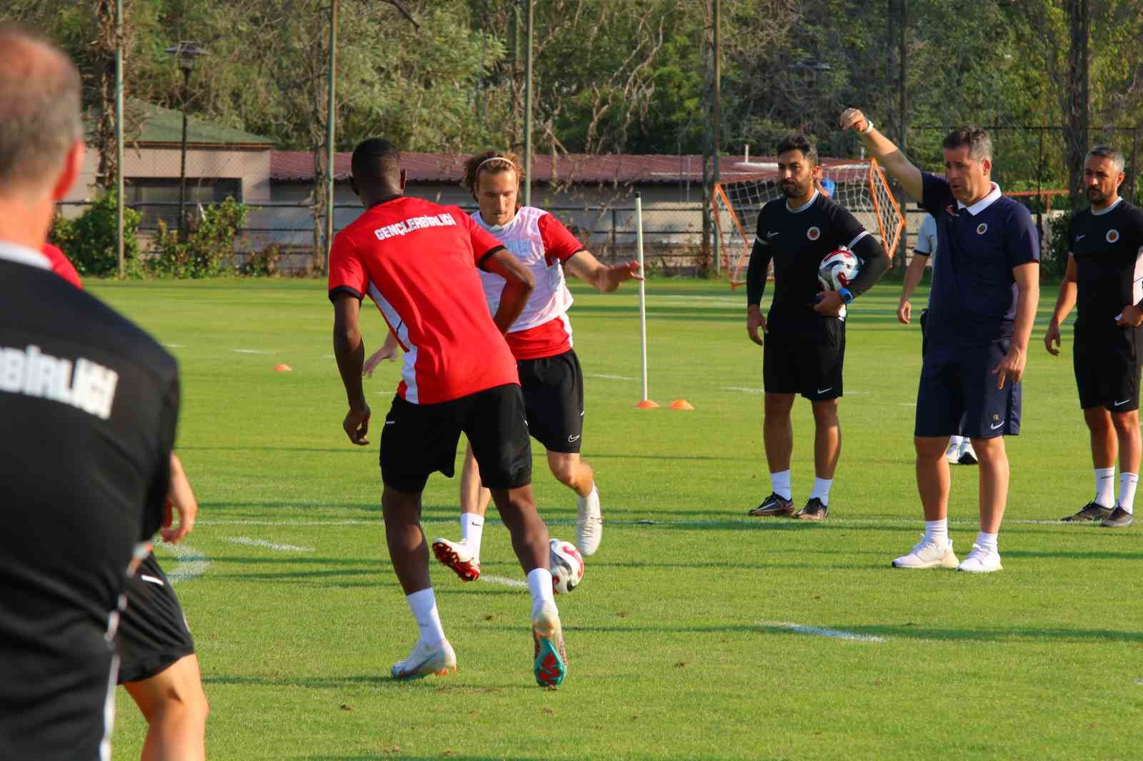 Hüseyin Eroğlu: "Süper Lig’de ilk sene ilk 10 içinde bitirmek istiyoruz"
