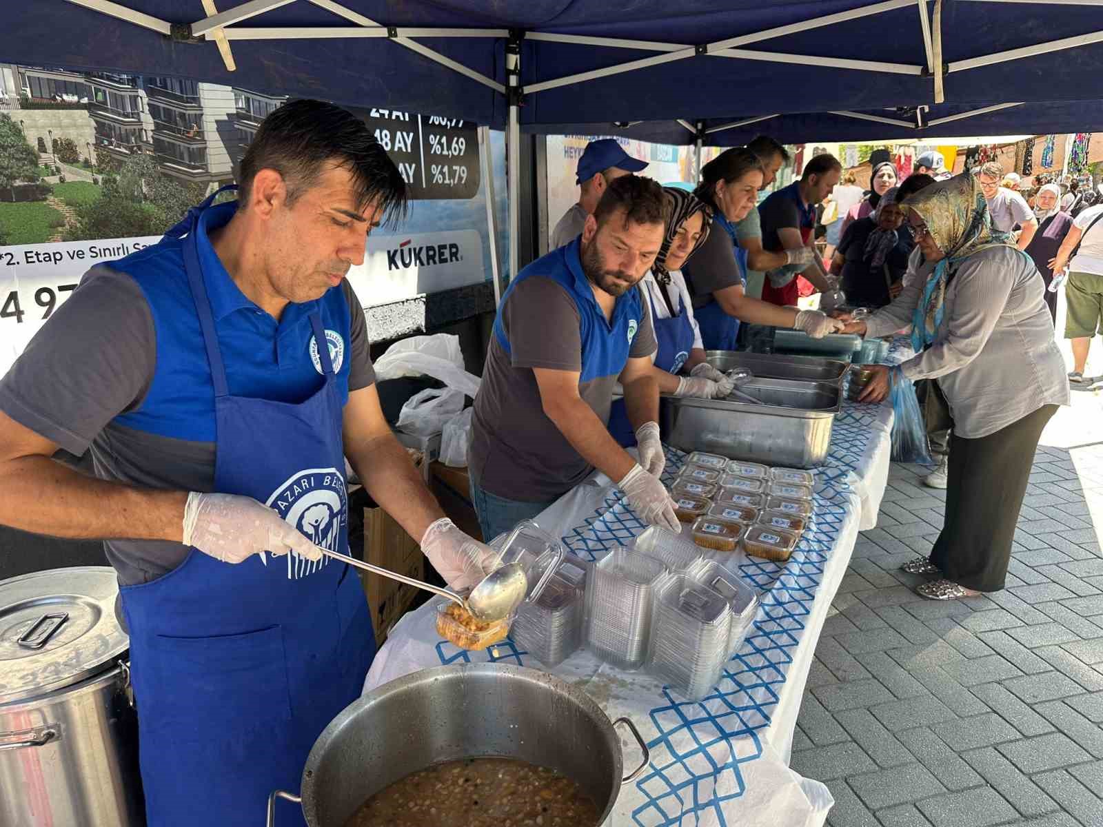 Odunpazarı Belediyesi’nden Çarşamba Pazarı’nda aşure ikramı