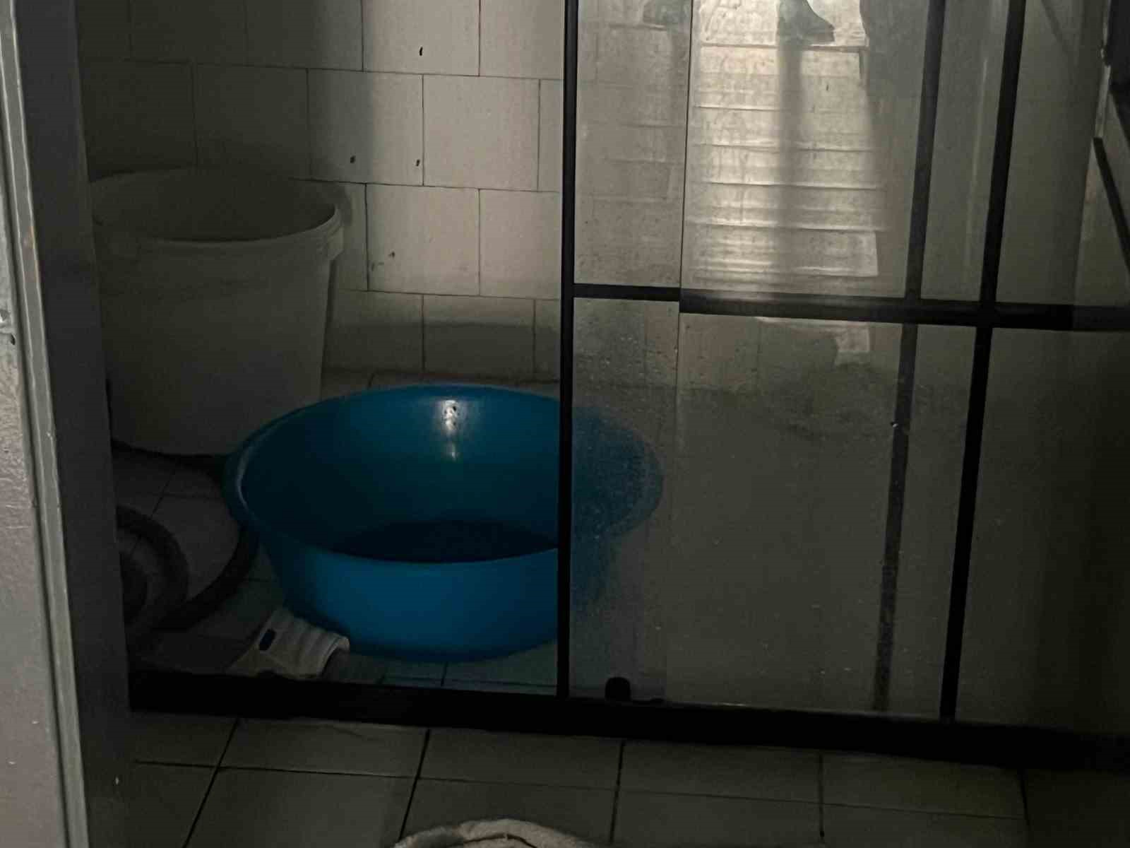 Leğende banyo yapan &ccedil;ocuklara elektrik &ccedil;arptı, duş başlığı faciaya yol a&ccedil;ıyordu
