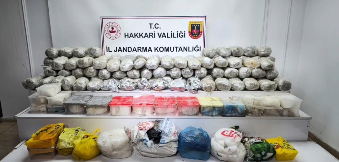 Hakkari’de 121 kilo uyuşturucu ele geçirildi