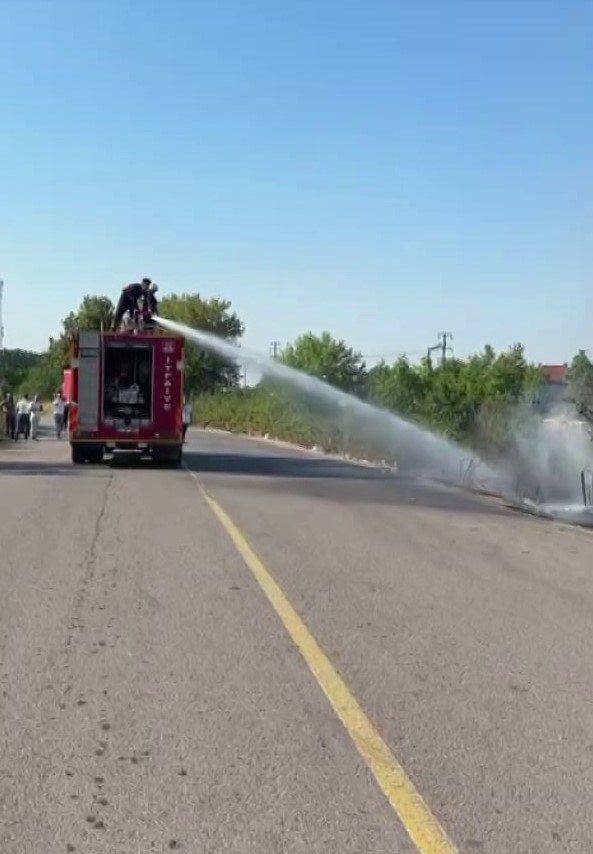 Sakarya&rsquo;da otluk alanda korkutan yangın
