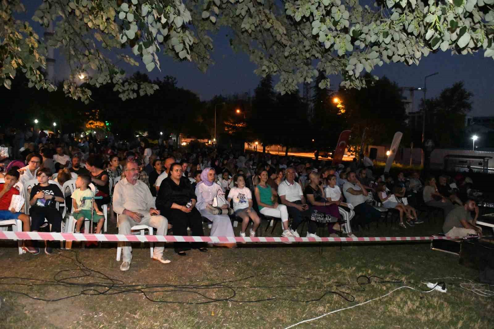 Osmangazi’de çocuklar açık hava sinemasında buluştu