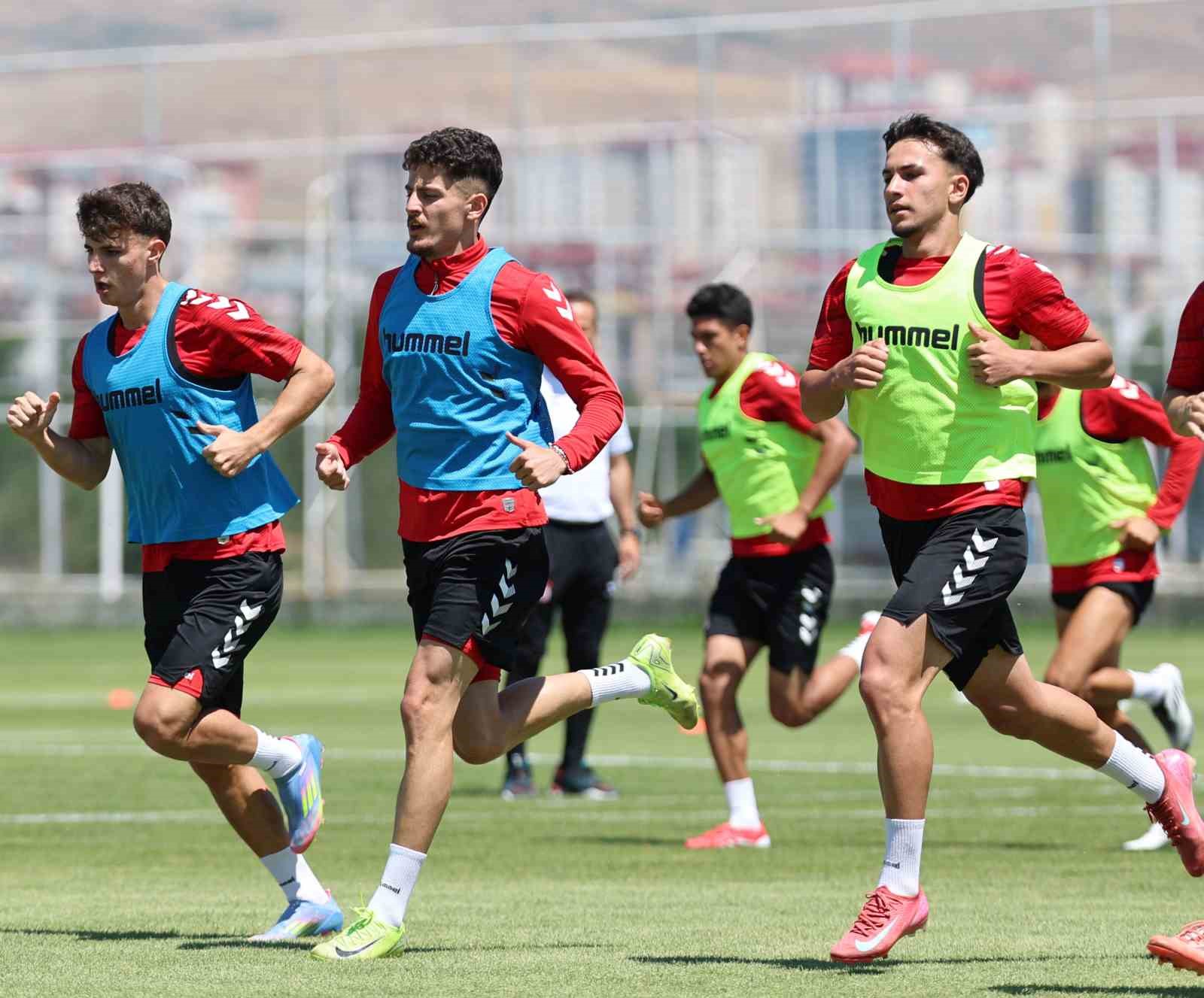 Sivasspor&rsquo;da yeni sezon hazırlıkları s&uuml;r&uuml;yor
