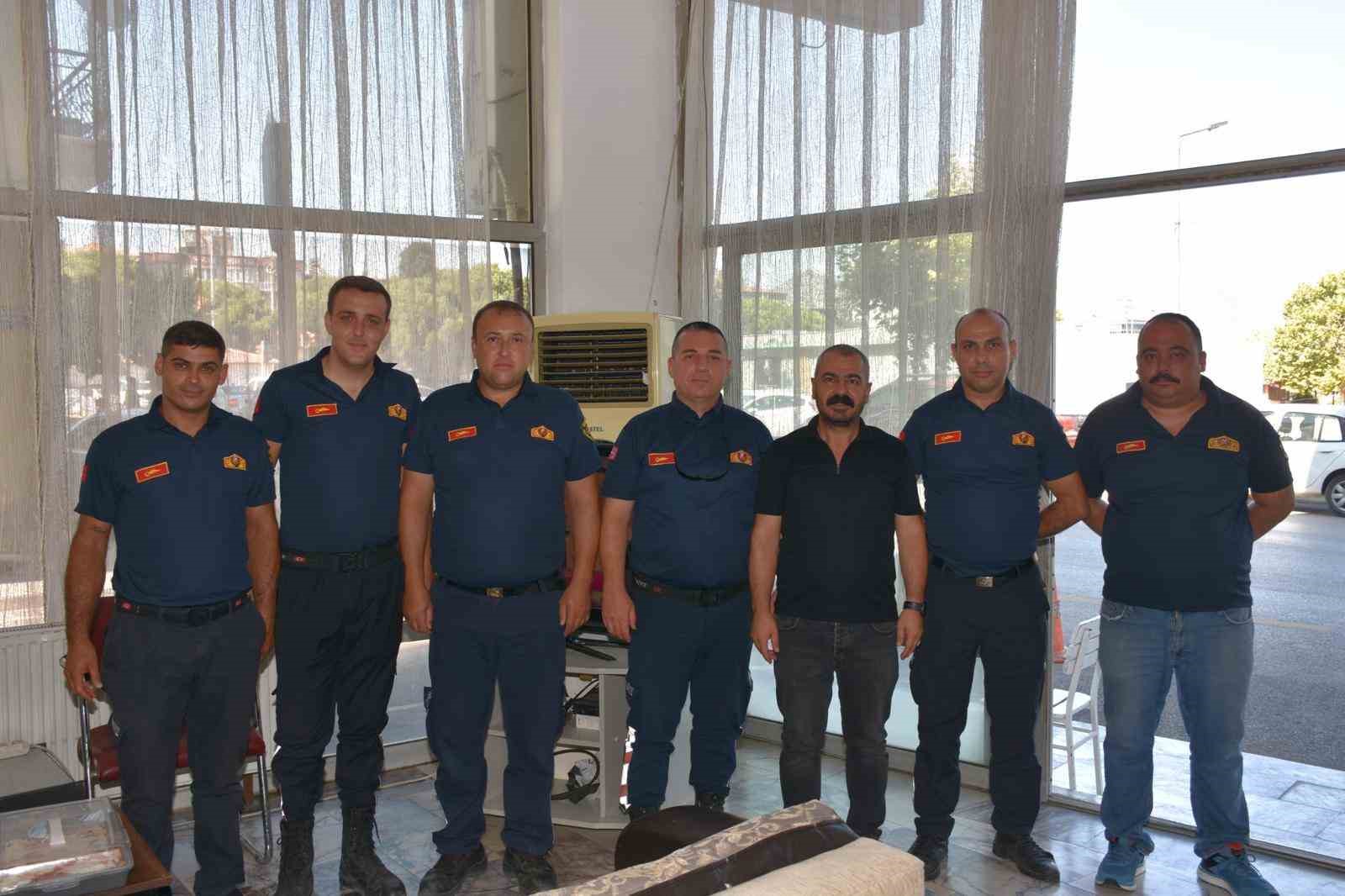 Başkan Zencirci’den ateş savaşçılarına börek ikramı