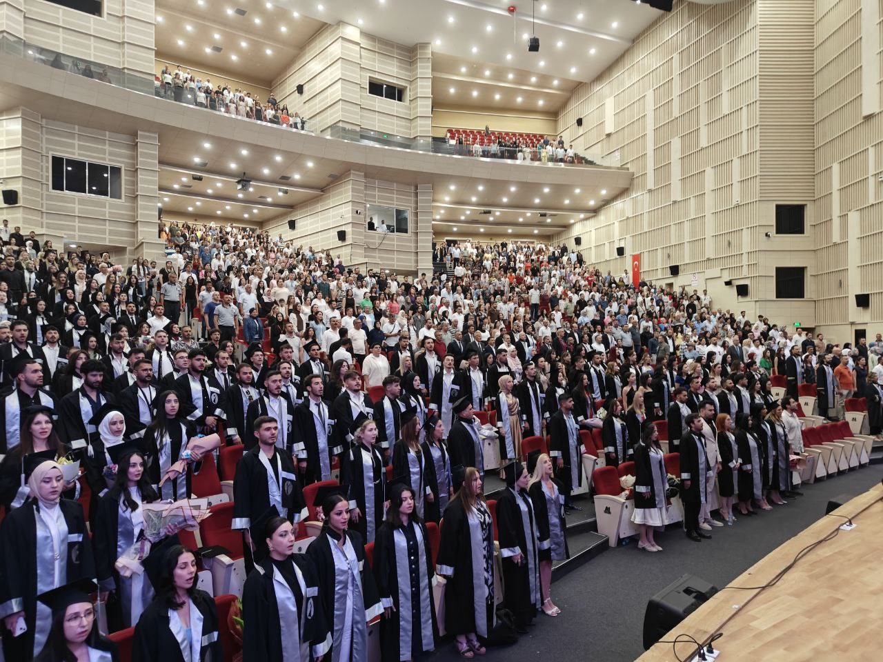 ER&Uuml;&rsquo;de gen&ccedil; iletişimciler mezun oldu
