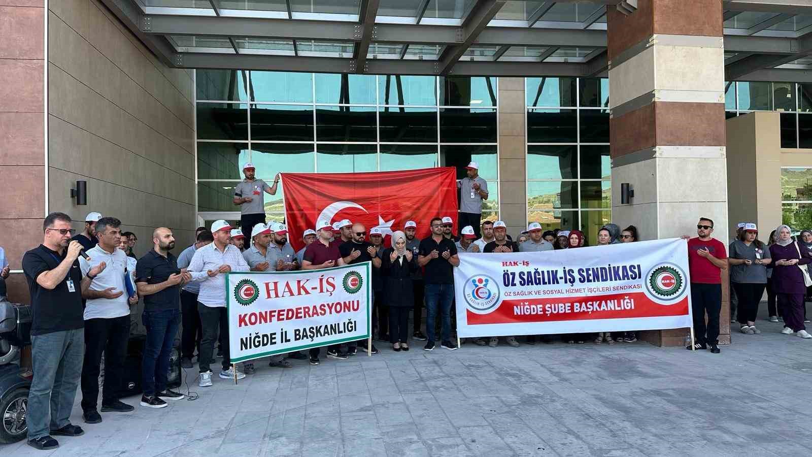 Niğde&rsquo;de HAK-İŞ&rsquo;ten şehitler i&ccedil;in anma programı
