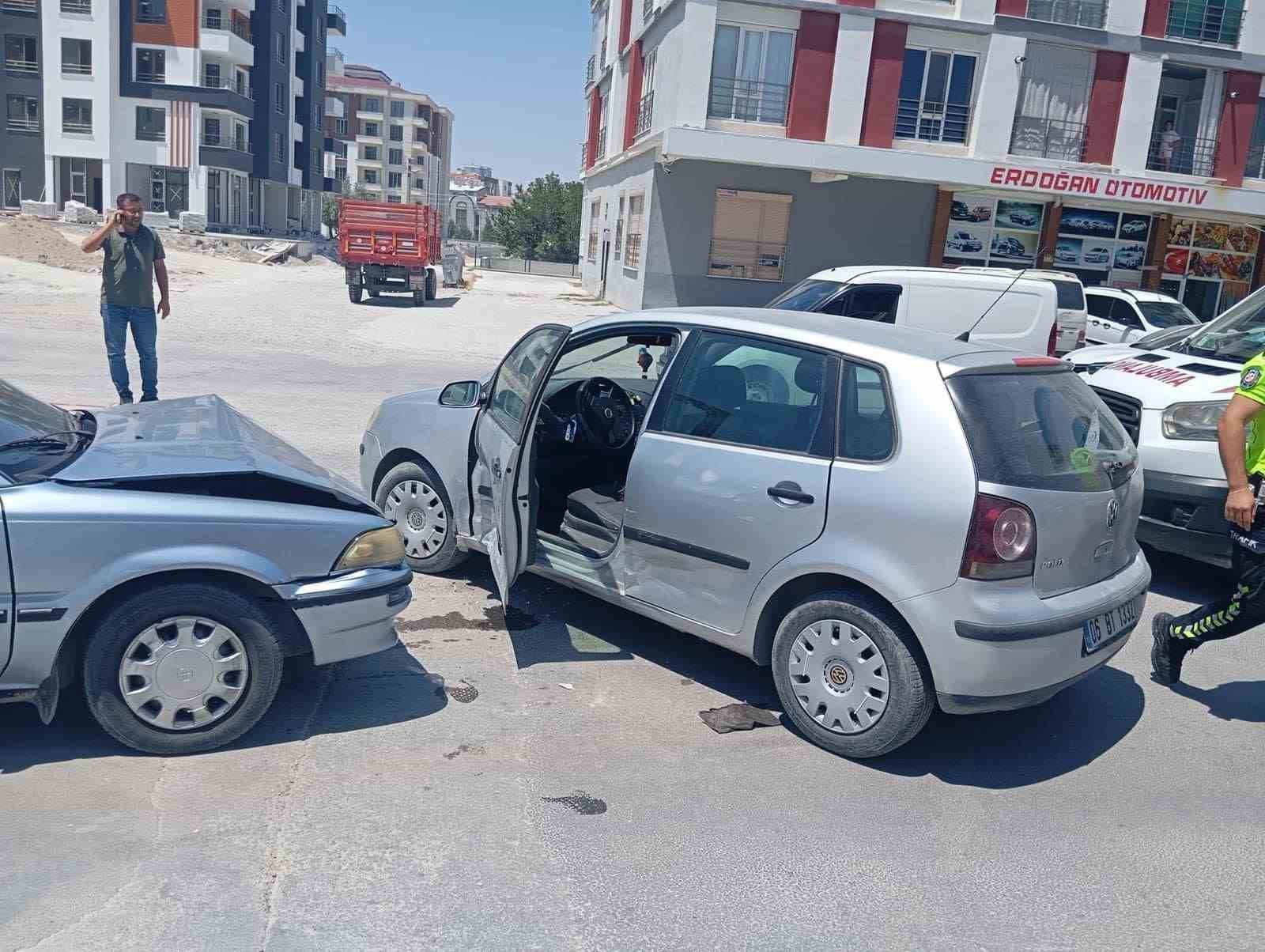 Konya&rsquo;da otomobiller &ccedil;arpıştı: 6 yaralı
