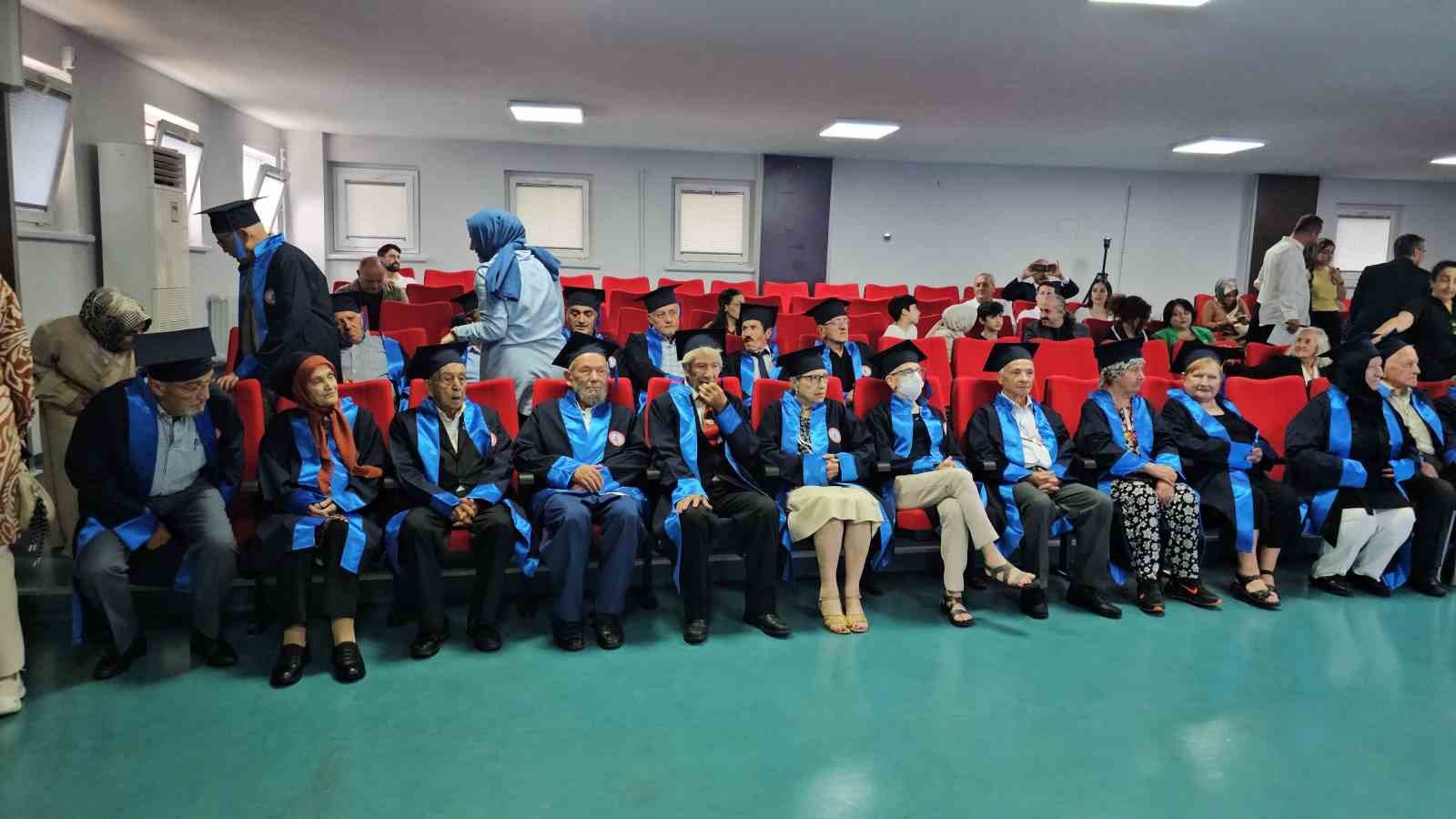 BEUN Tazelenme &Uuml;niversitesi&rsquo;nde mezuniyet sevinci
