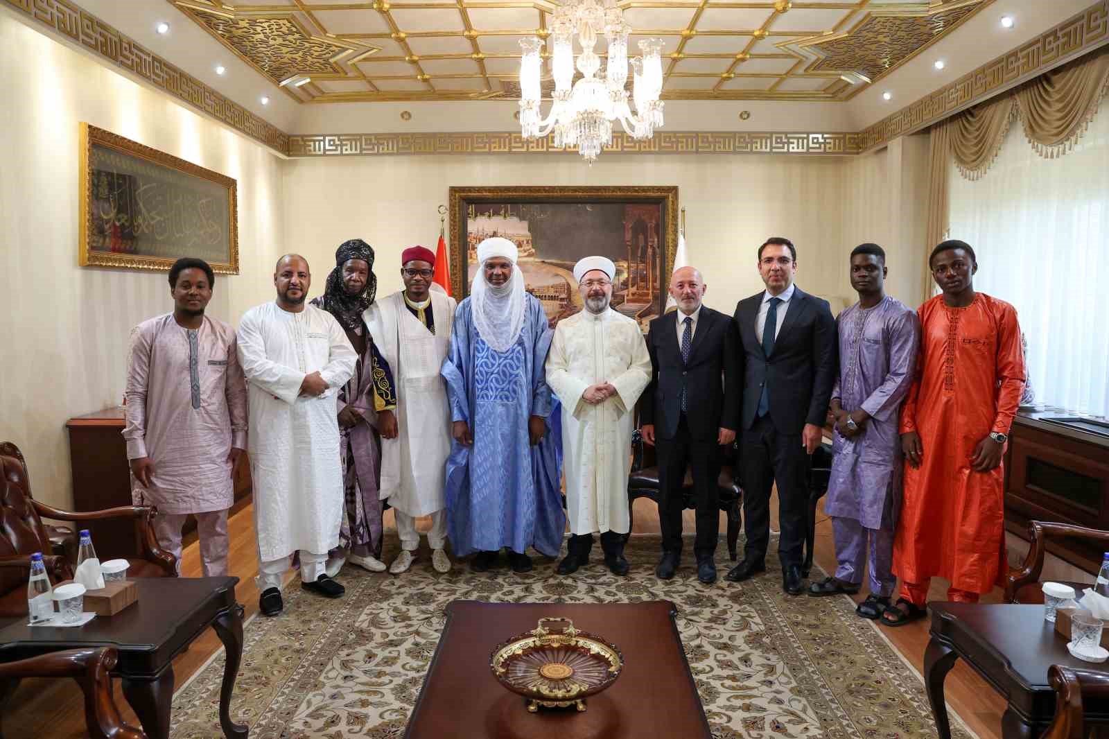 Diyanet İşleri Başkanı Erbaş, Nijer&rsquo;in Damagaram Sultanı Sanda&rsquo;yı ağırladı
