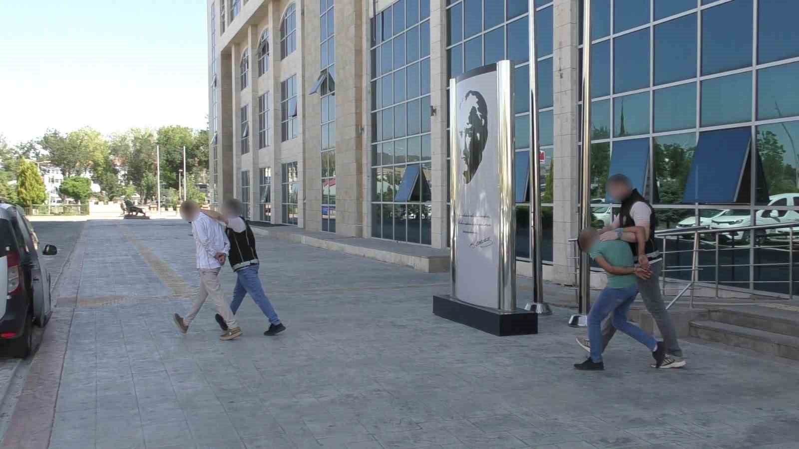 Uşak’ta 3 uyuşturucu taciri tutuklandı