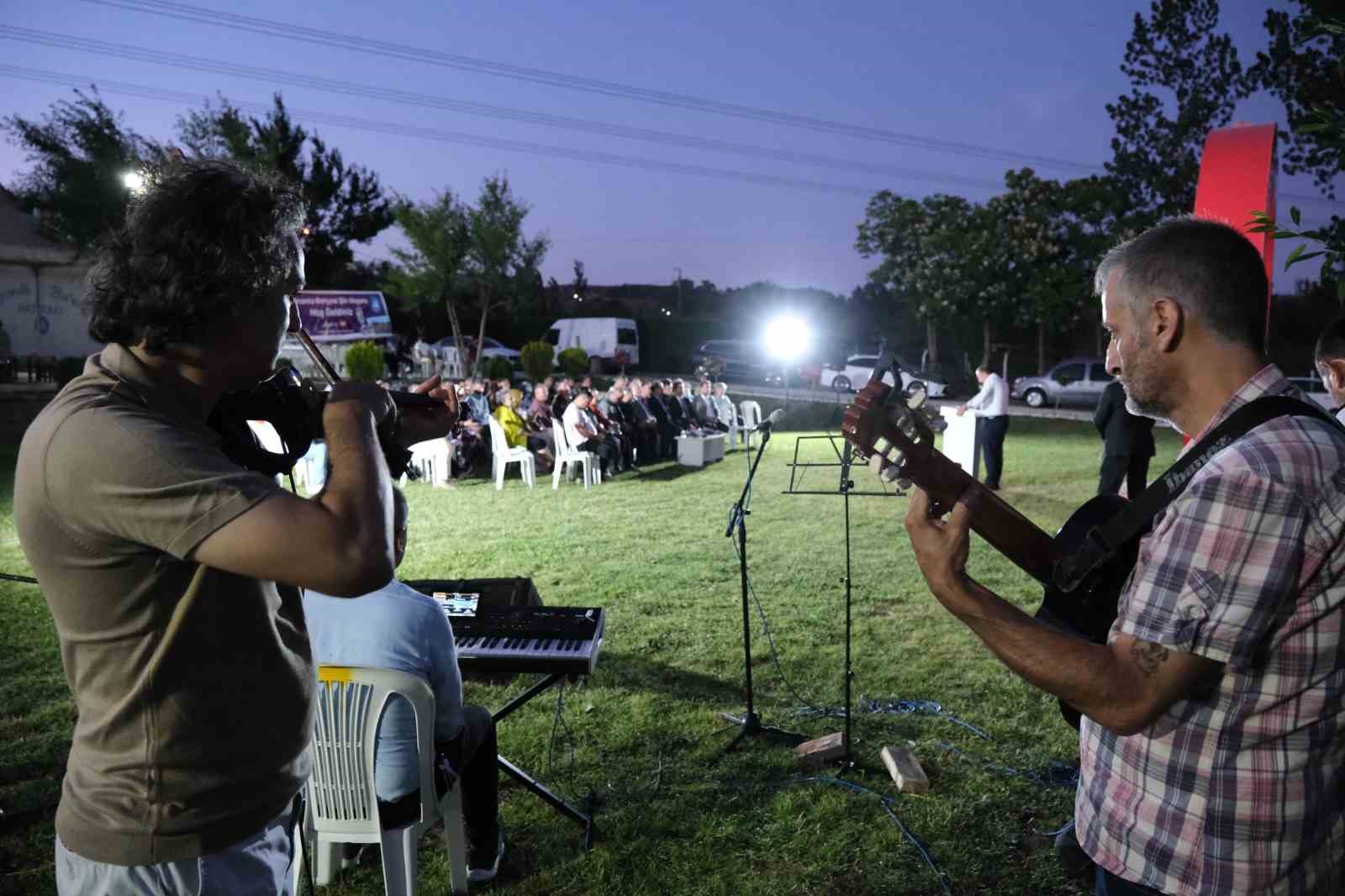 &Ccedil;orum&rsquo;da lavanta bah&ccedil;esinde şiir dolu gece
