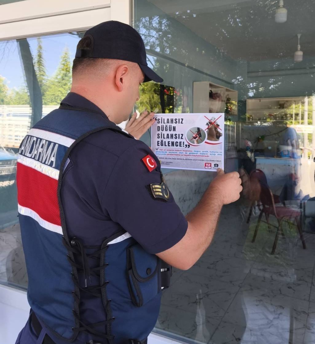 Uşak jandarmasından &rsquo;Silahsız d&uuml;ğ&uuml;n, silahsız eğlence&rsquo; uyarısı
