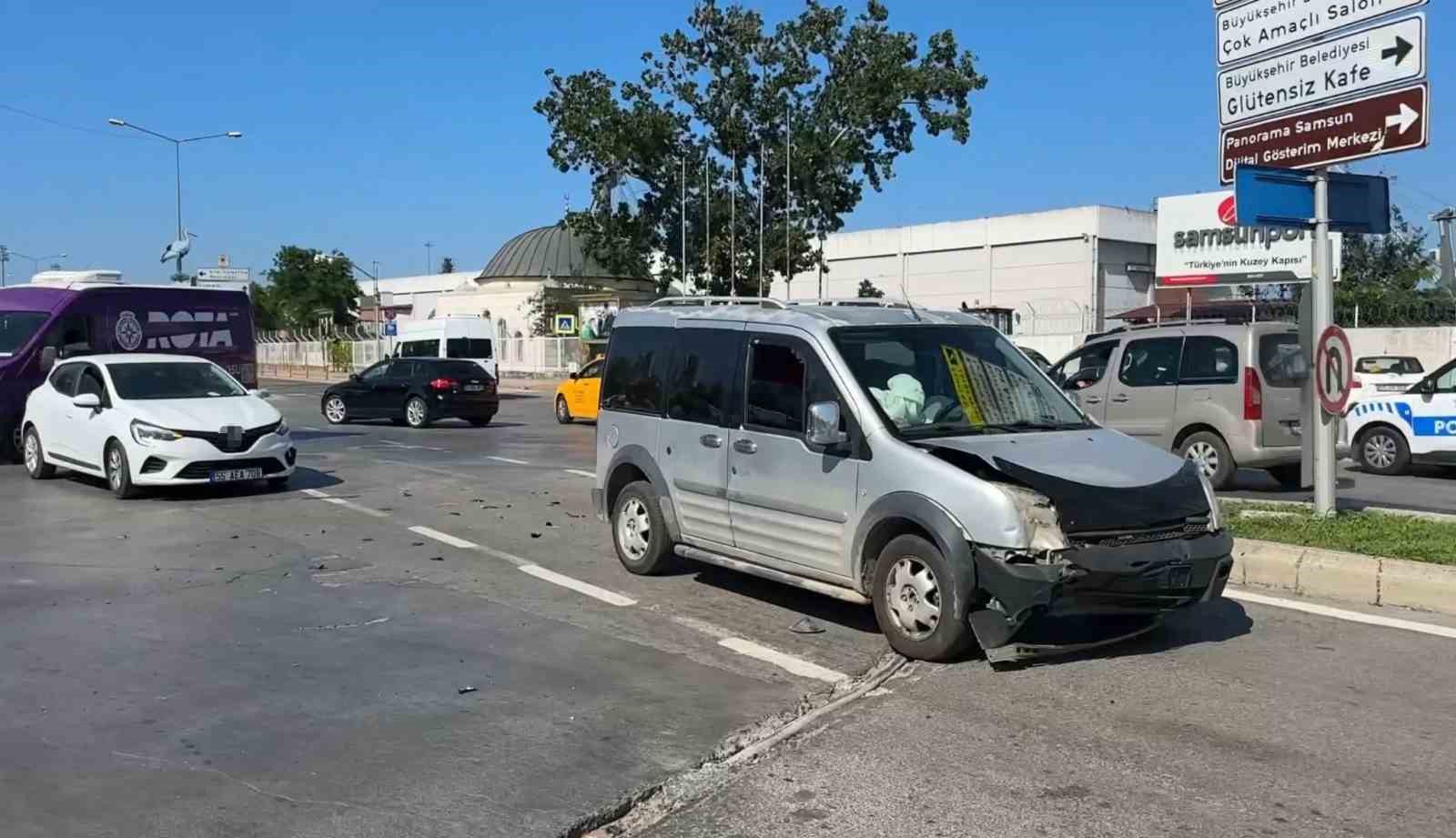 Samsun’da hafif ticari araç otomobille çarpıştı: 1 yaralı